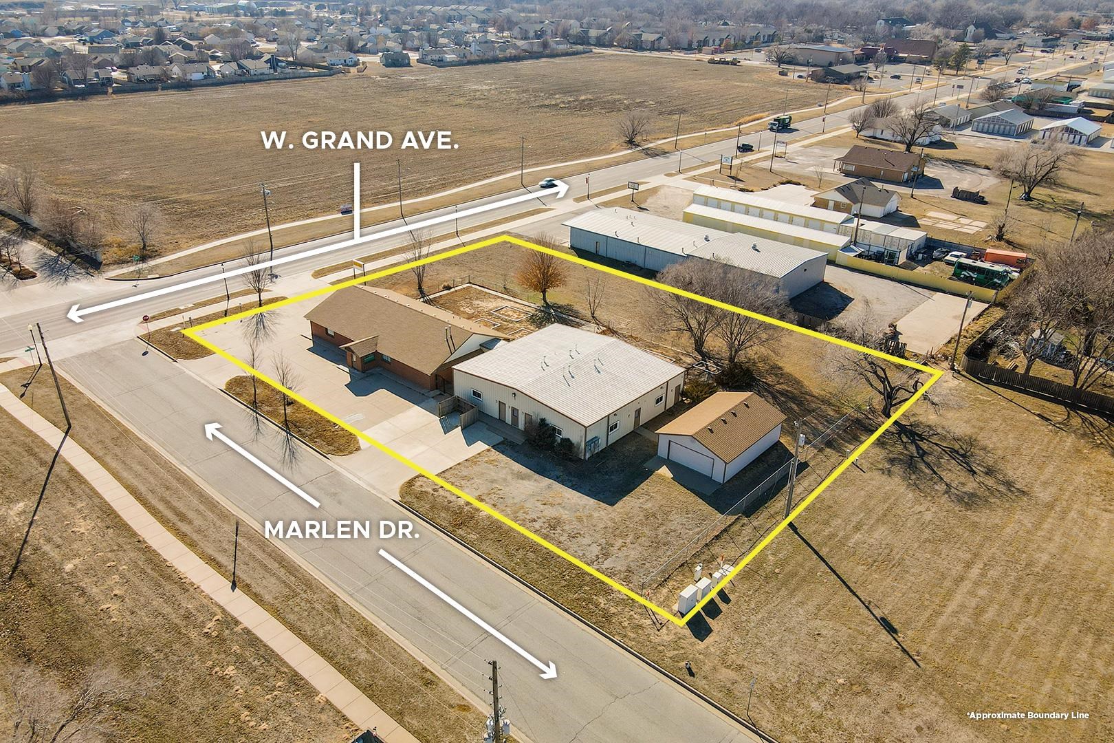 Photo of 984 E Grand Ave in Haysville, KS