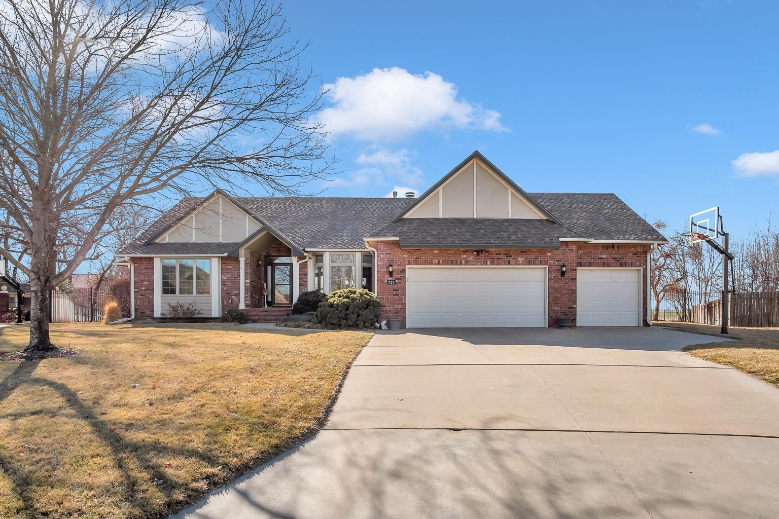 Photo of 737 Normandy Ct in Newton, KS
