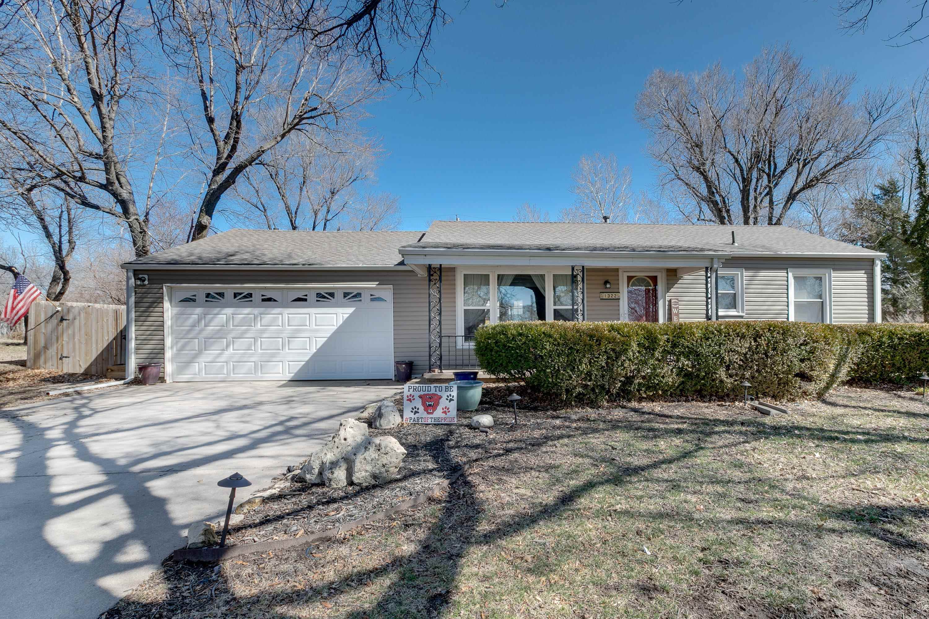 Photo of 1322 Crescent Dr in El Dorado, KS