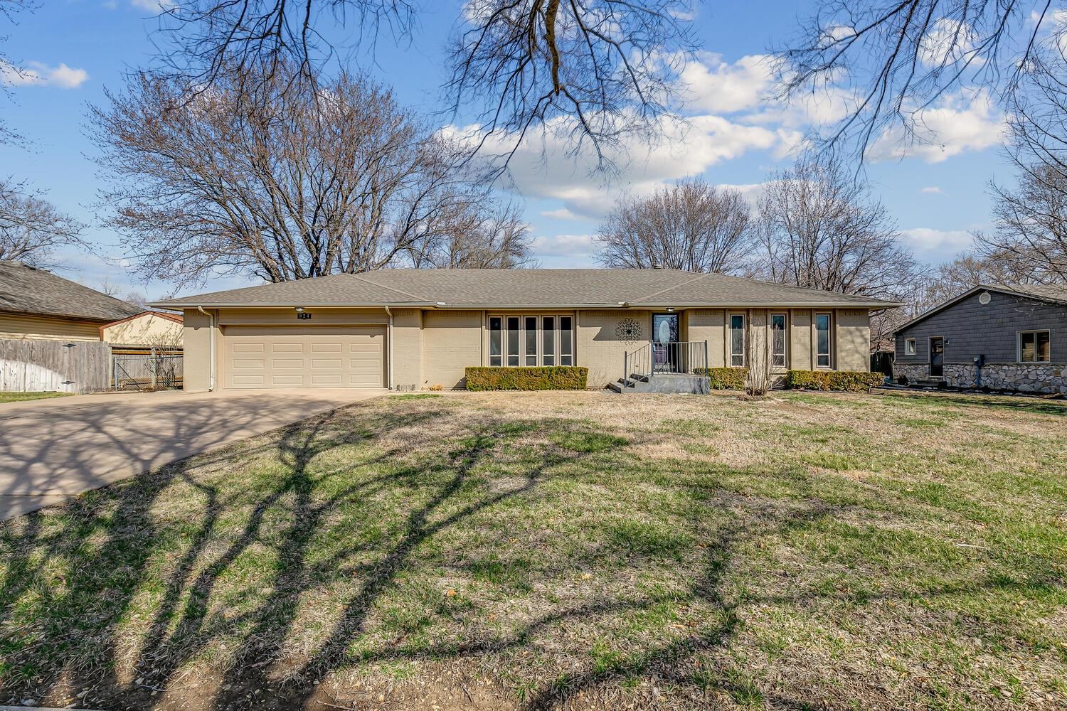 Photo of 924 W Central Ave in Andover, KS