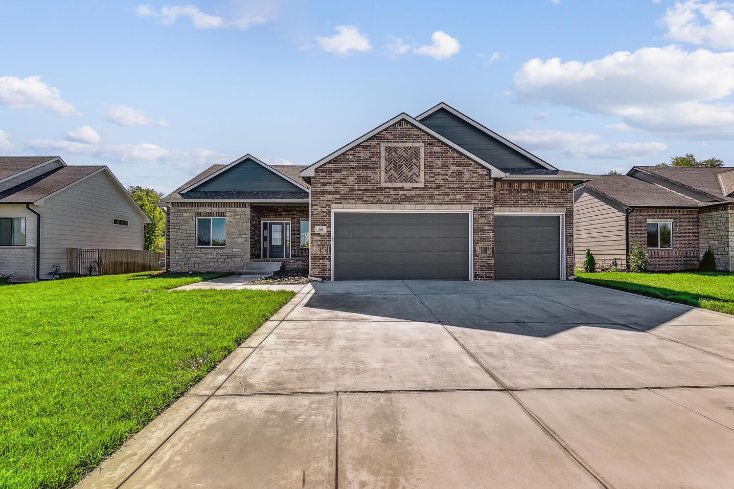 Photo of 161 E River Birch St in Haysville, KS