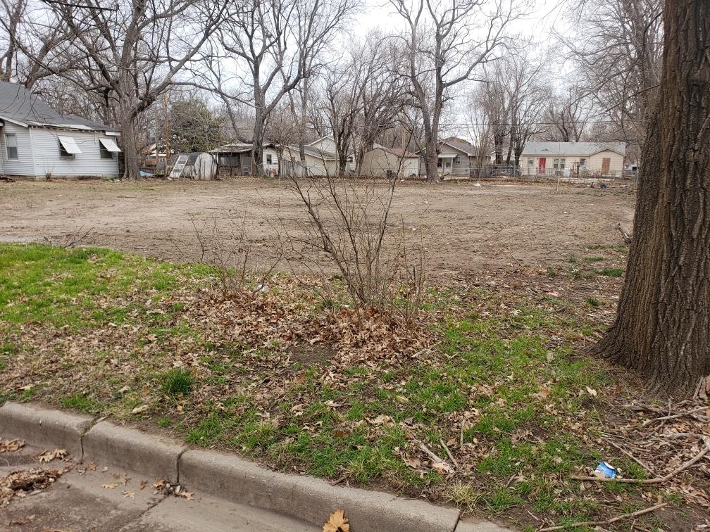 Photo of 722 N B St 724 N B St in Arkansas City, KS
