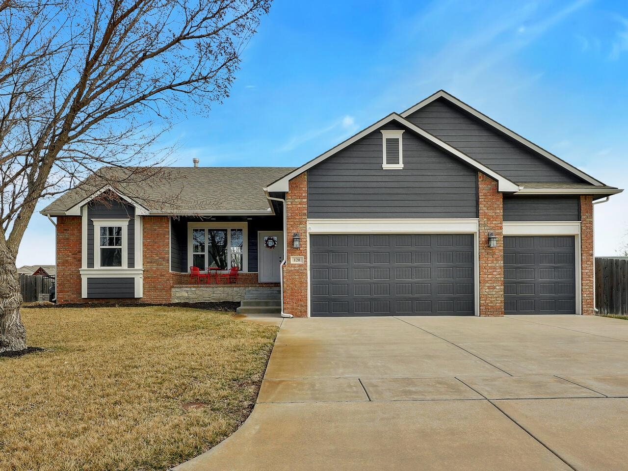 Photo of 120 N Redbud Ln in Valley Center, KS