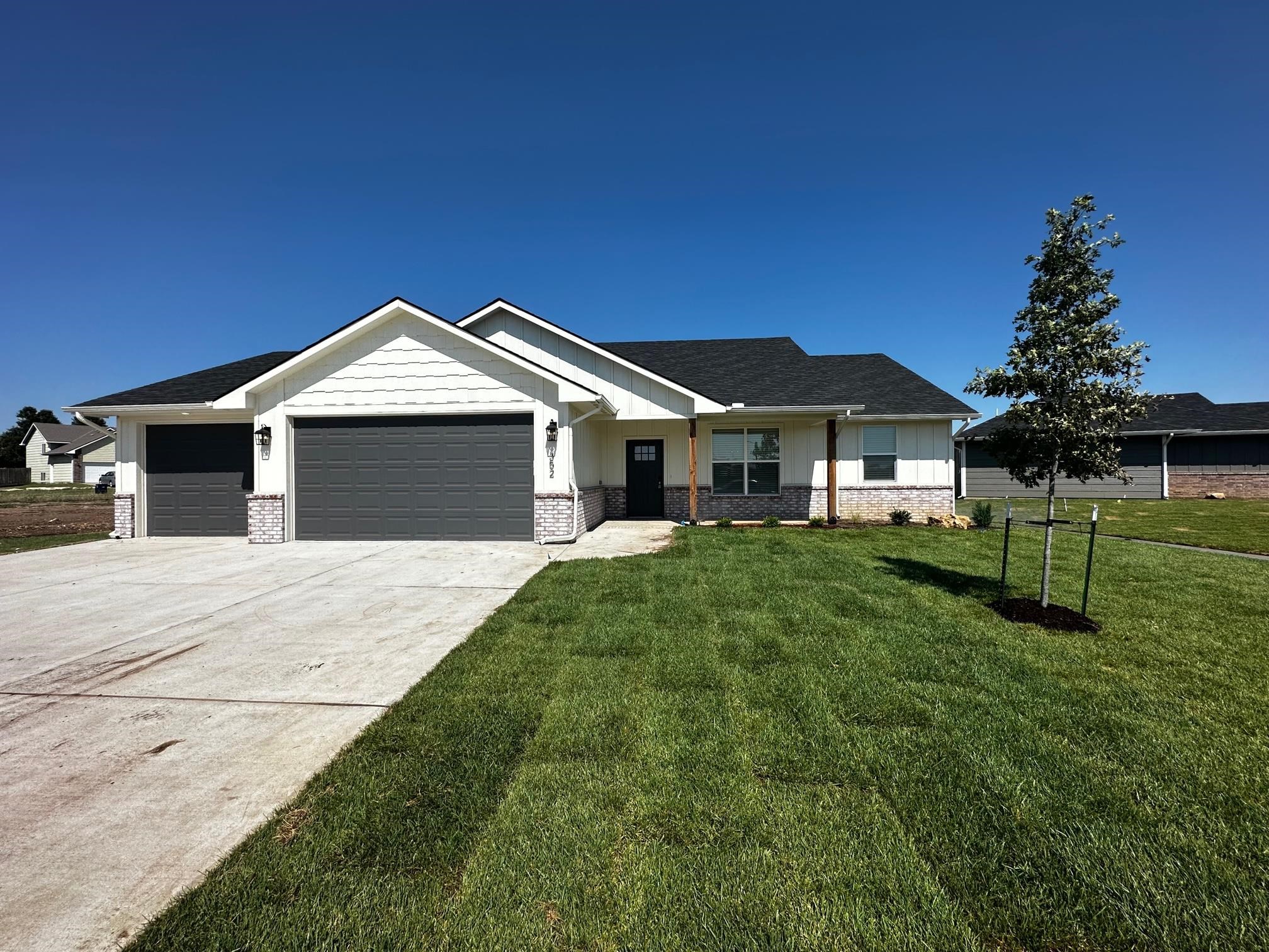 Photo of 352 N Deer Run Ct in El Dorado, KS