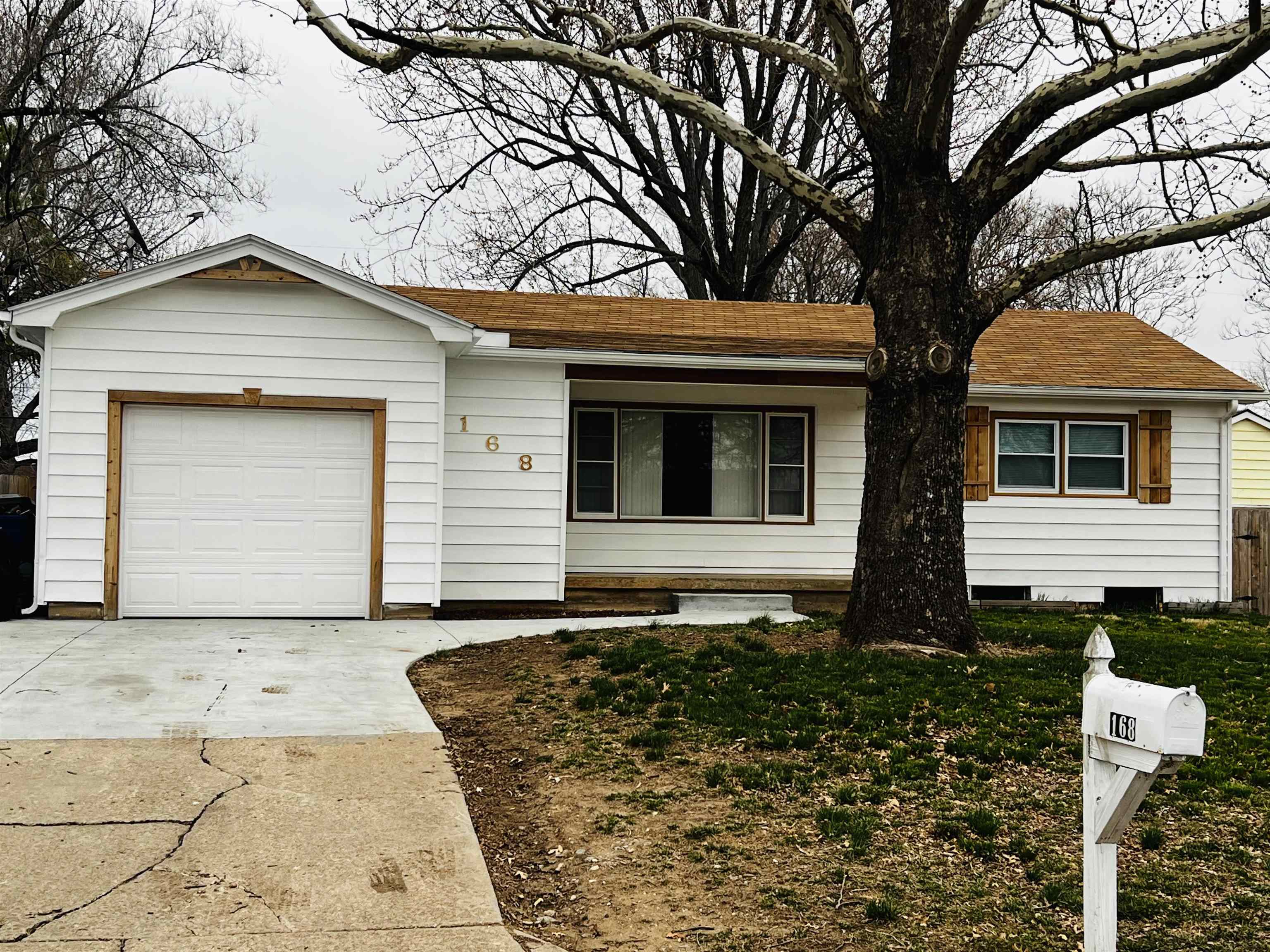 Photo of 168 S Western Ave in Haysville, KS