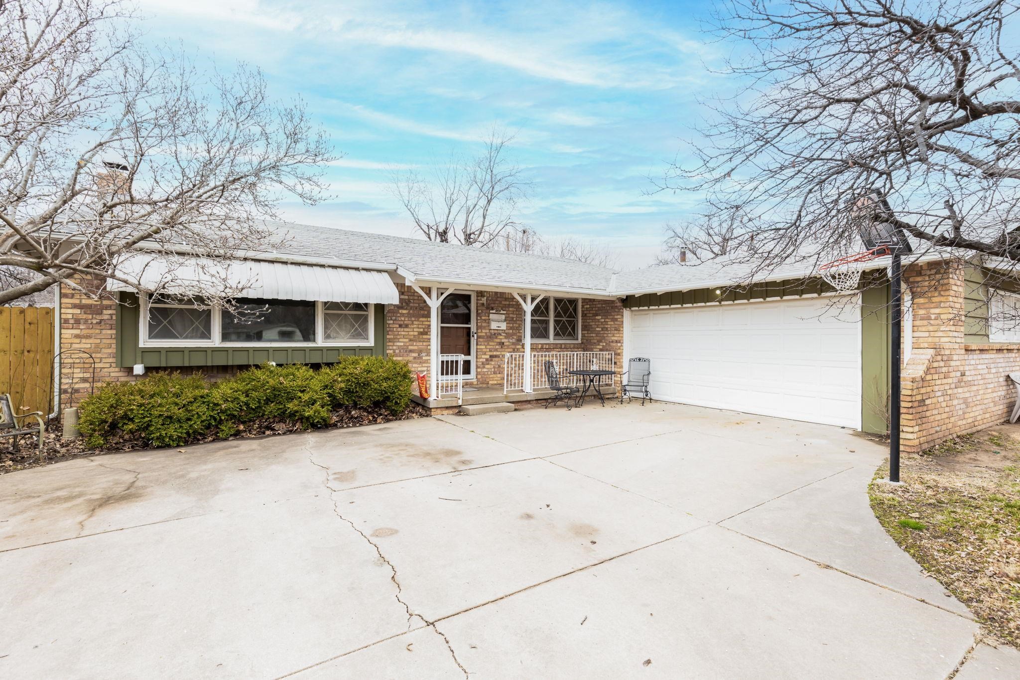 Photo of 919 N Westlink Ave in Wichita, KS