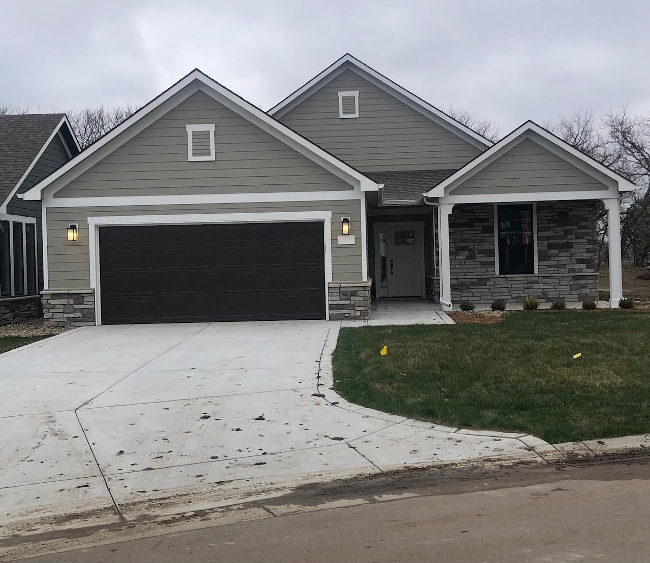 Photo of 620 E Park Pl in Andover, KS