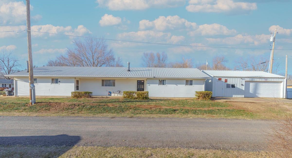 Photo of 1702 N 10th St in Arkansas City, KS