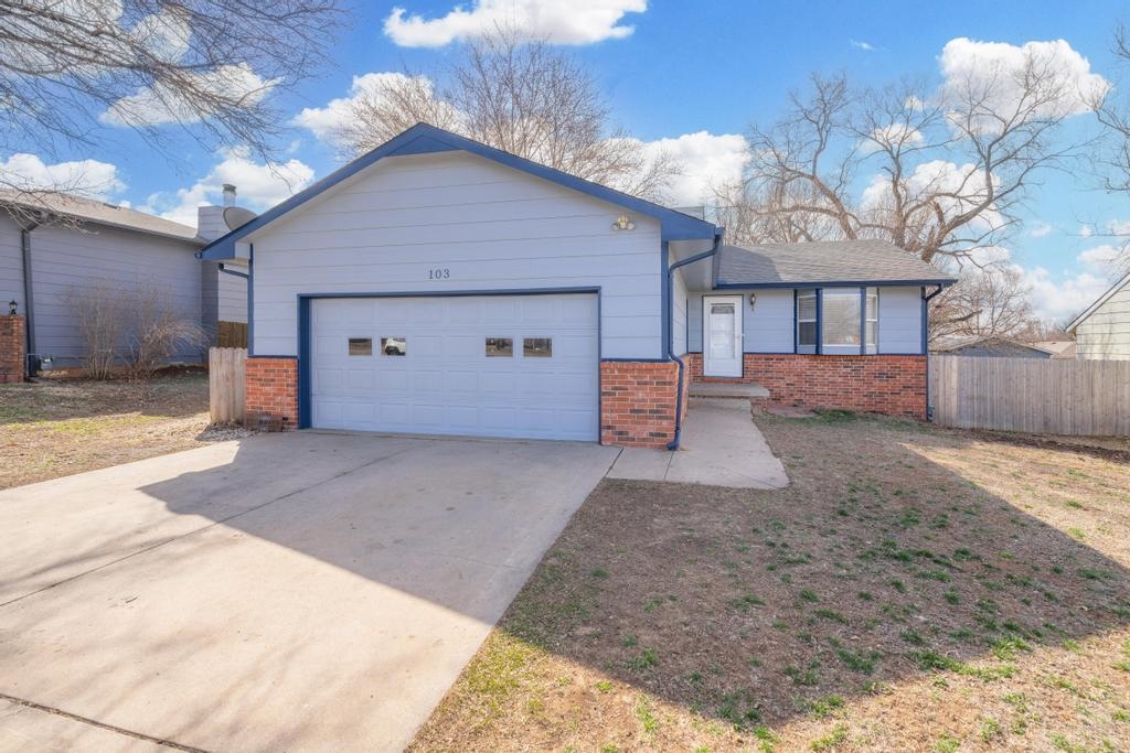 Photo of 103 W Rockwood in Mulvane, KS