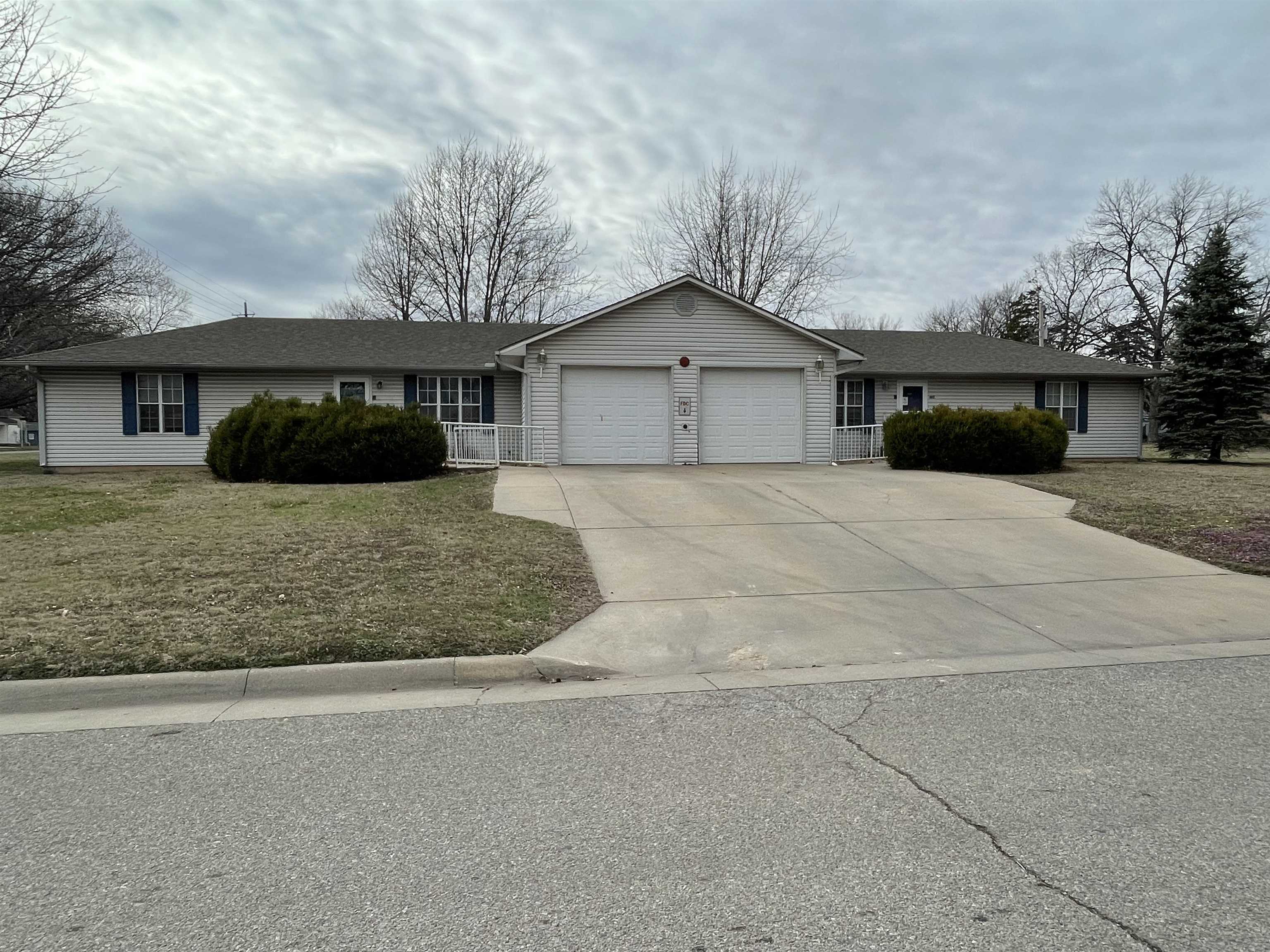 Photo of 1817 & 1819 Broadway in Winfield, KS