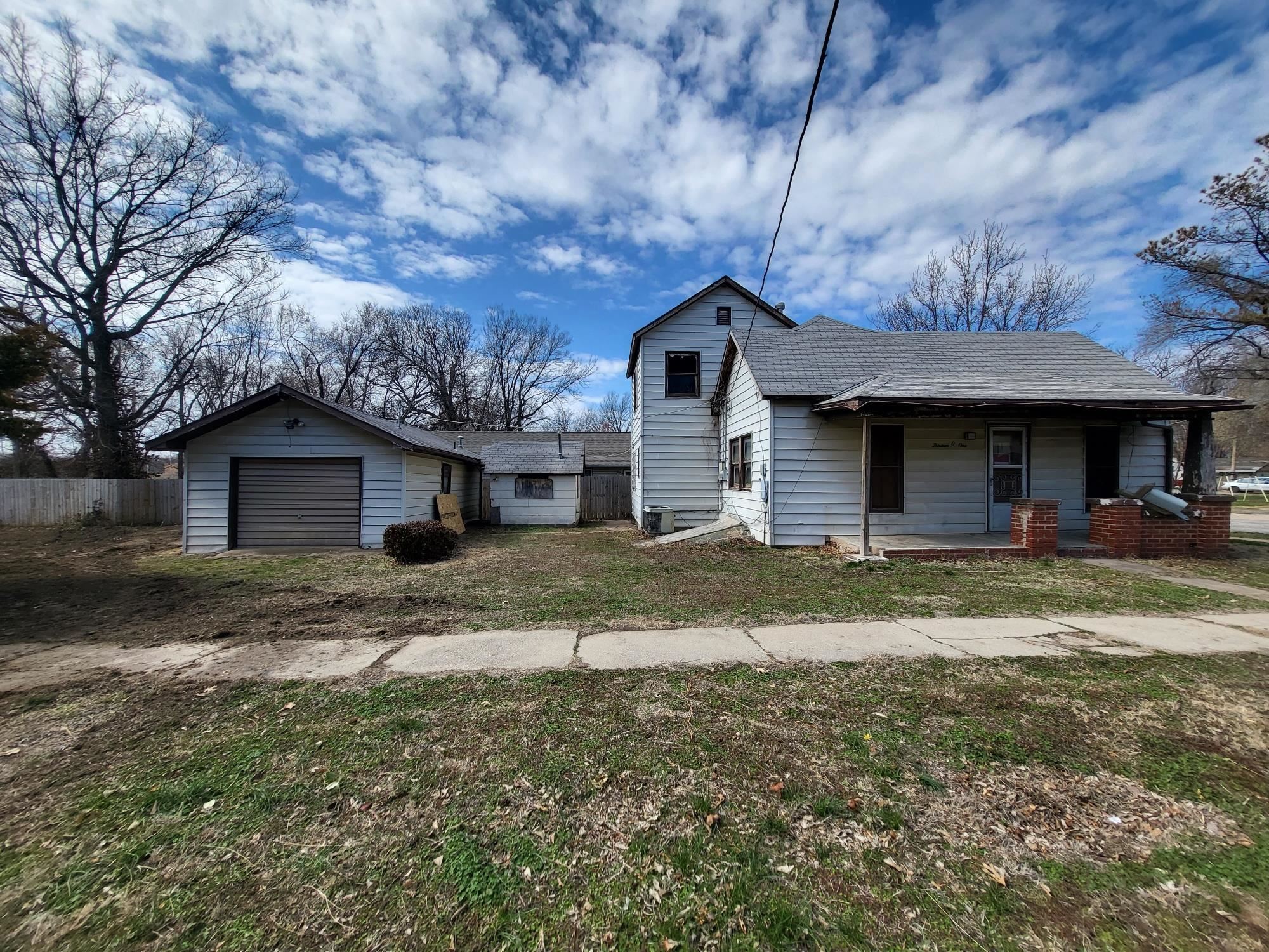 Photo of 1301 Stewart St in Winfield, KS