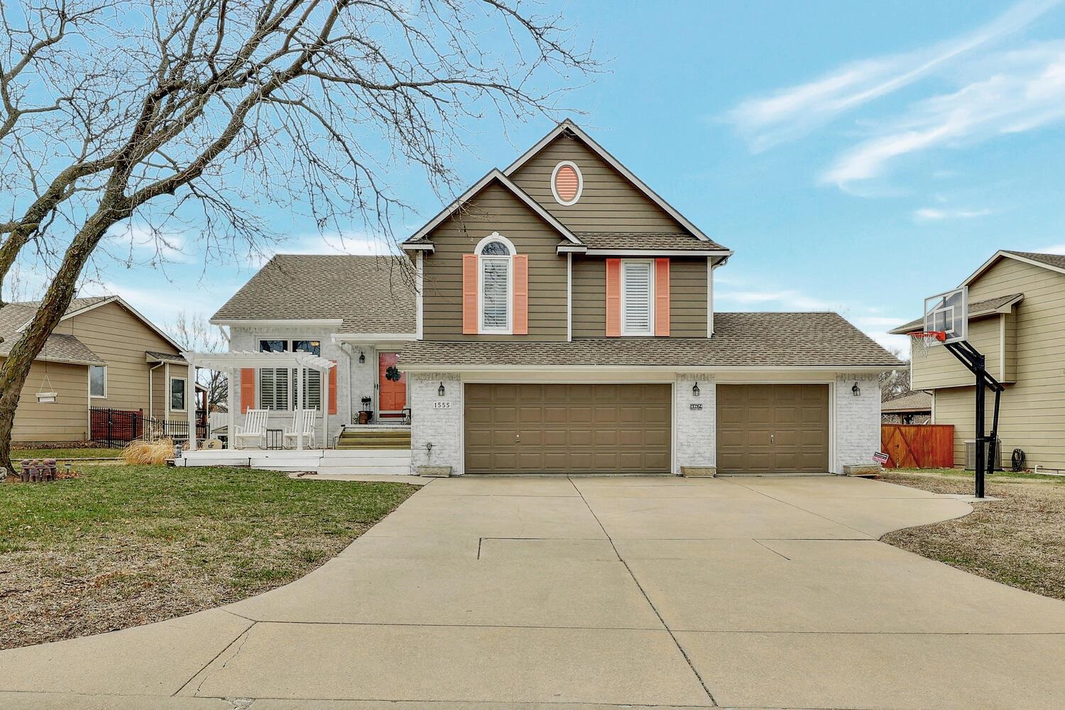 Photo of 1555 S Creekside Ln in Wichita, KS
