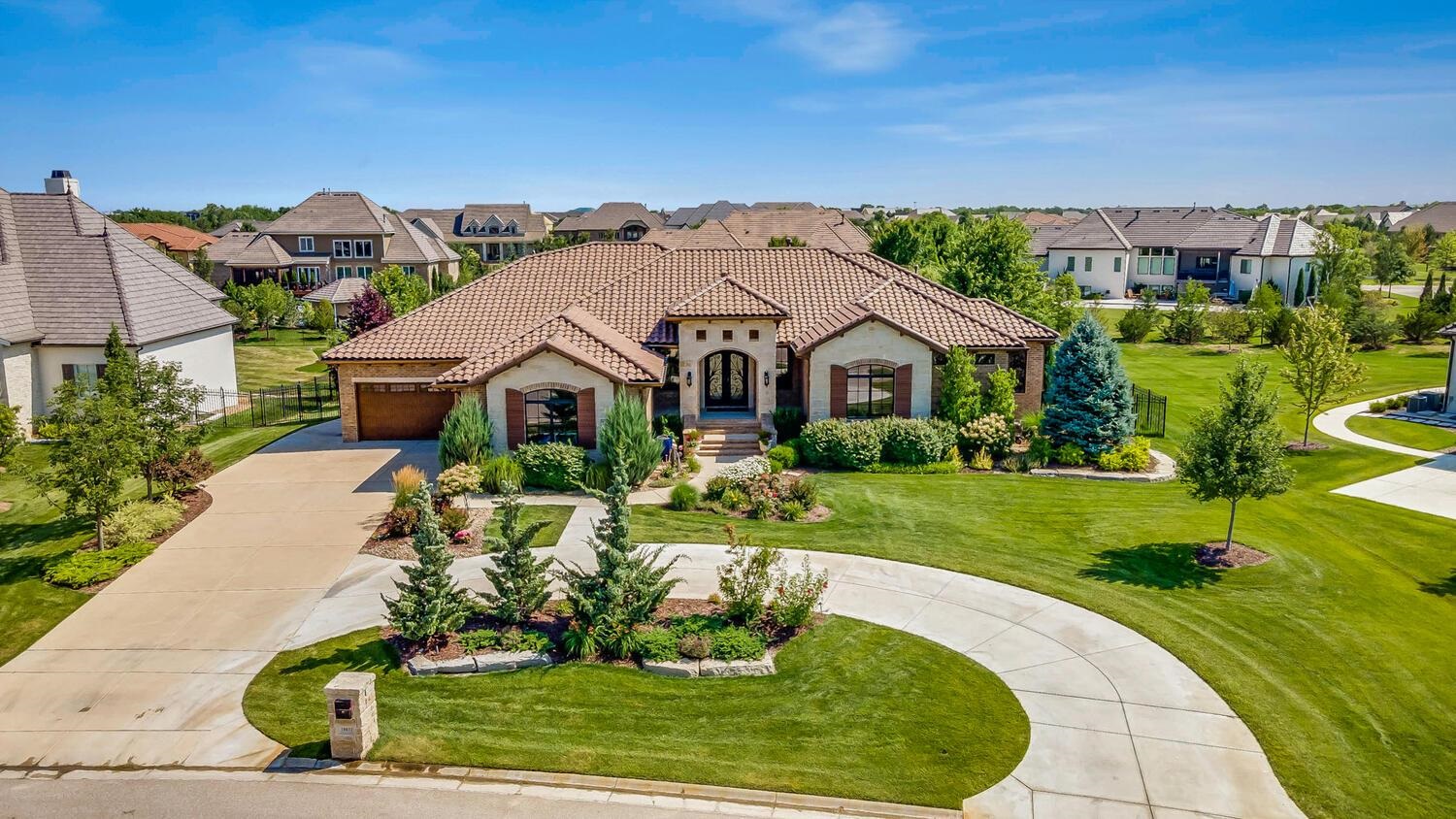 Photo of 10611 E Summerfield Cir in Wichita, KS