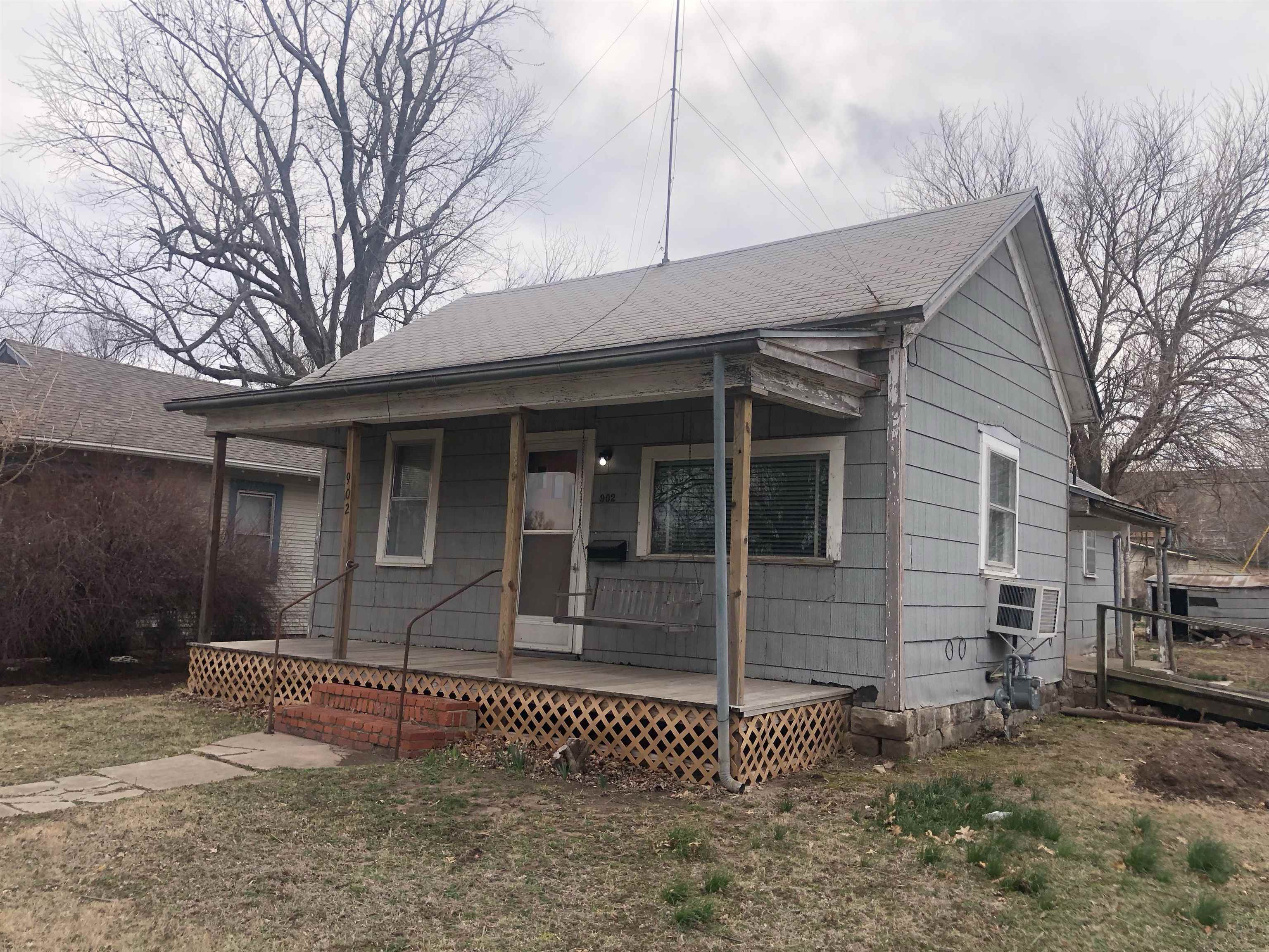 Photo of 902 S C St in Wellington, KS