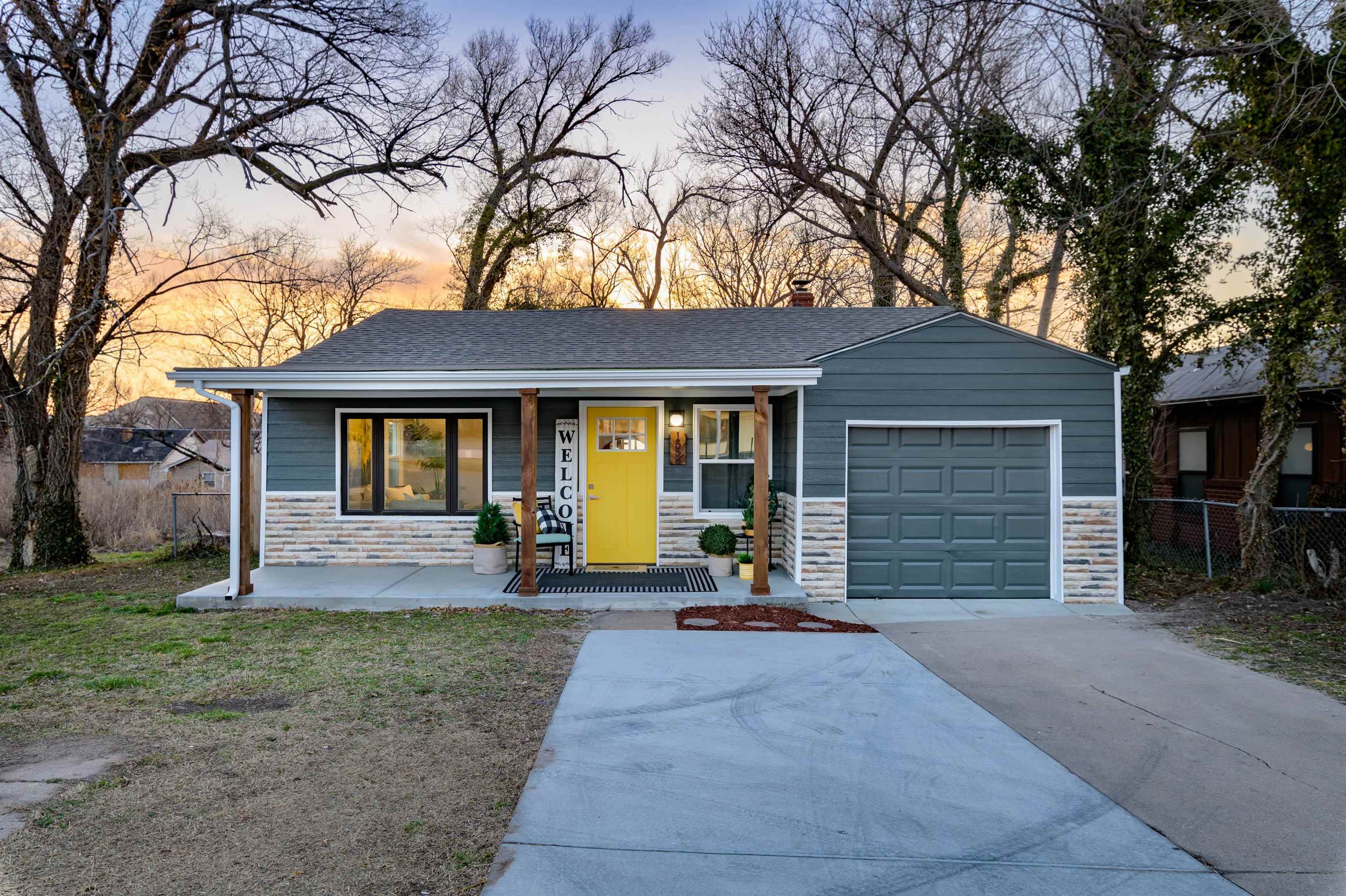 Photo of 1555 N Hillside St in Wichita, KS
