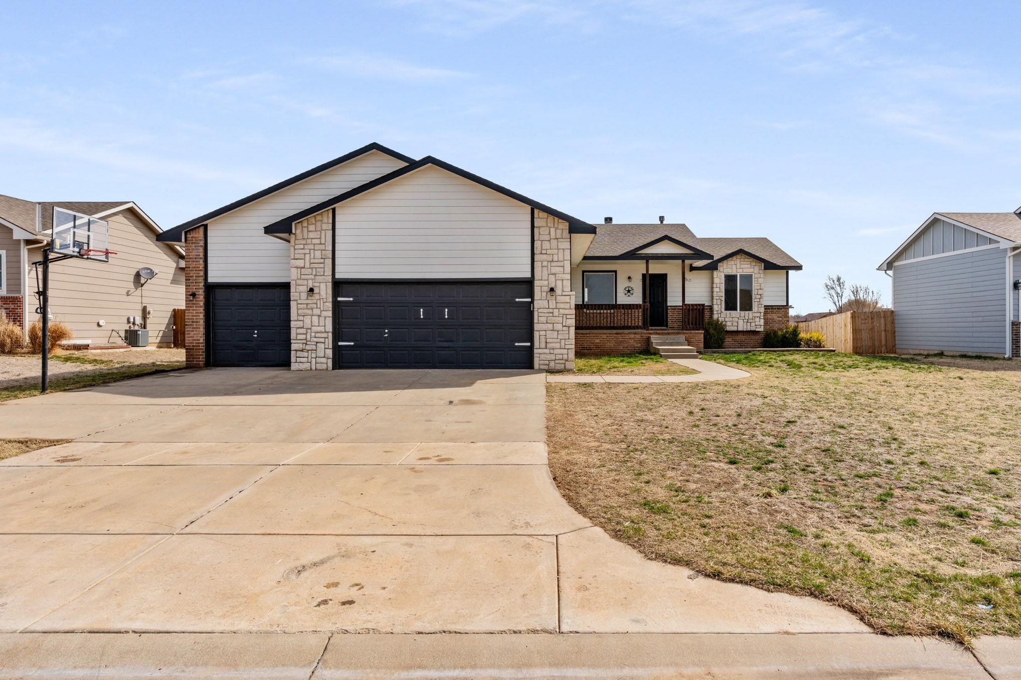 Photo of 1134 Red River Cir in Clearwater, KS