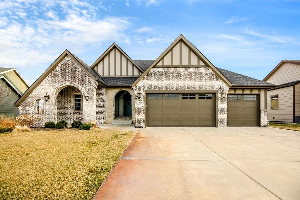 Photo of 3807 N Estancia Ct in Wichita, KS