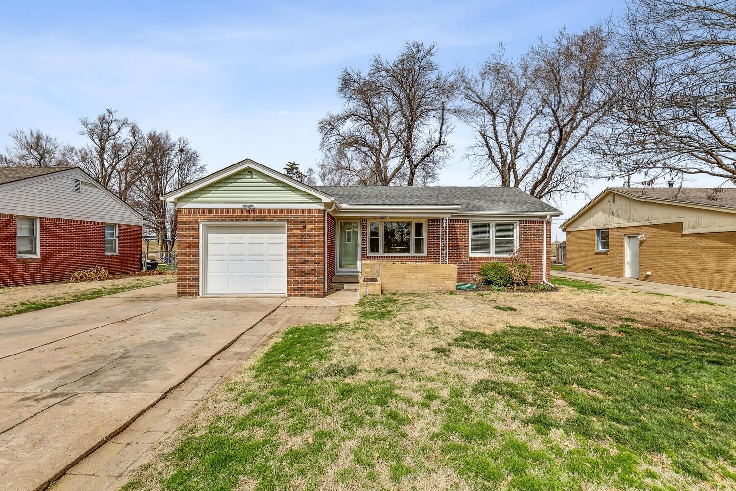 Photo of 230 W Alexander Dr in Haysville, KS