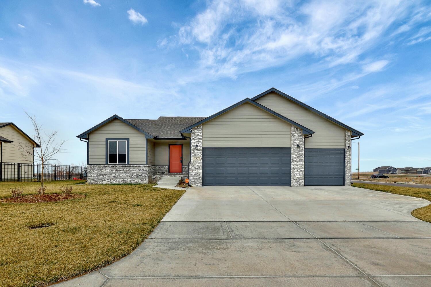 Photo of 703 W Country Lakes Pl in Haysville, KS
