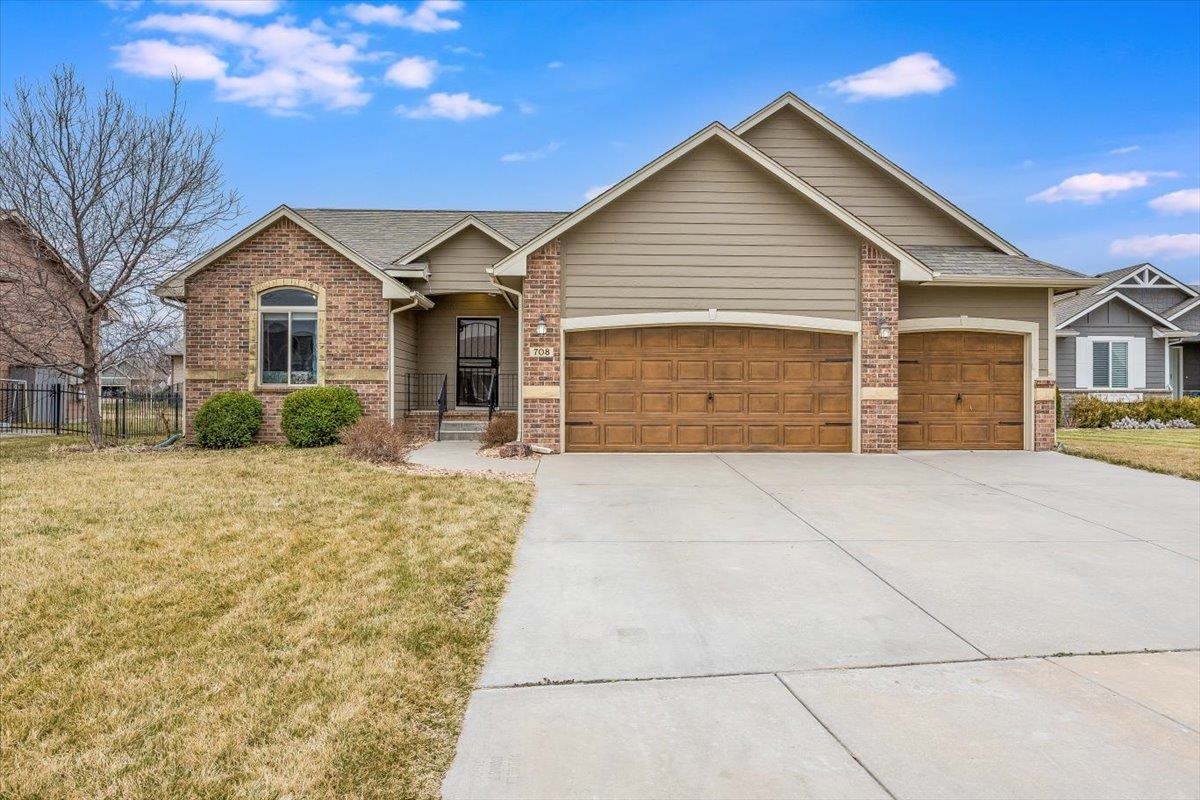 Photo of 708 W Sandstone Ct in Andover, KS
