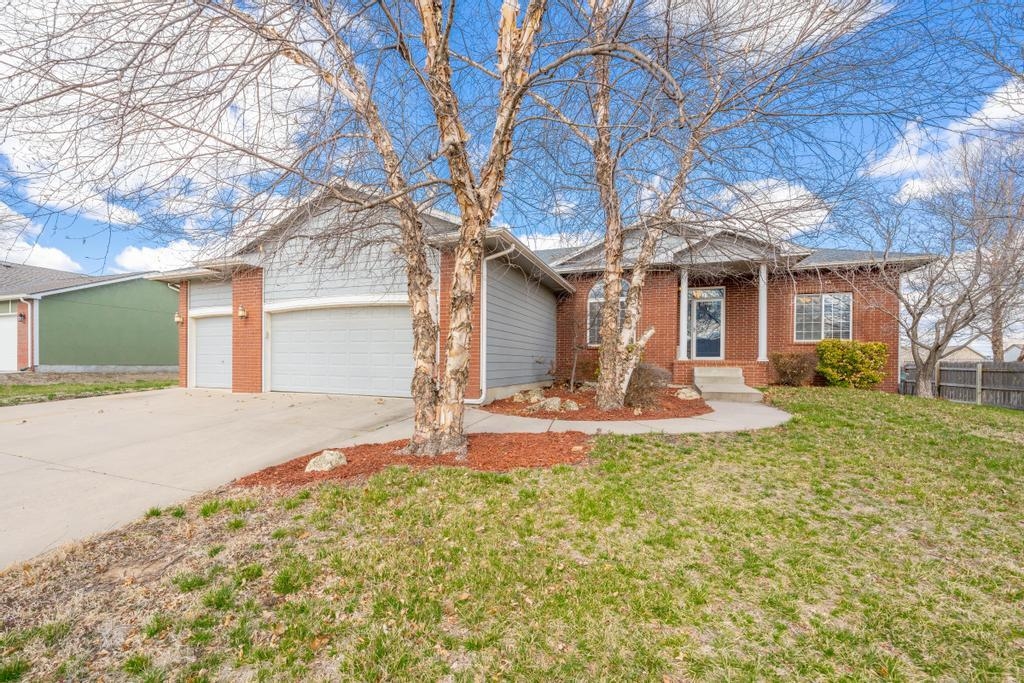 Photo of 912 E Saddle Run in Mulvane, KS