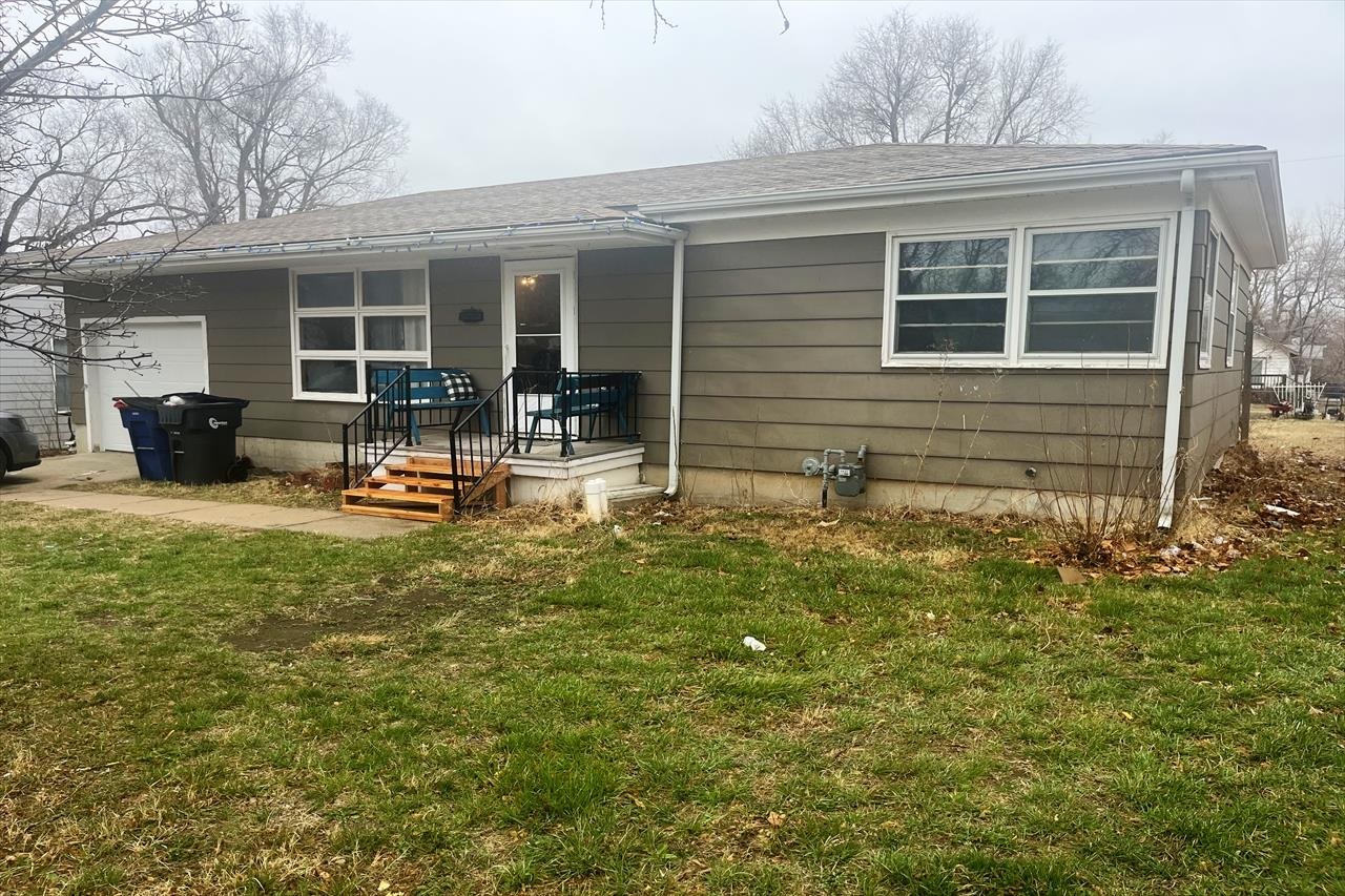 Photo of 118 Hemlock Ln in Newton, KS