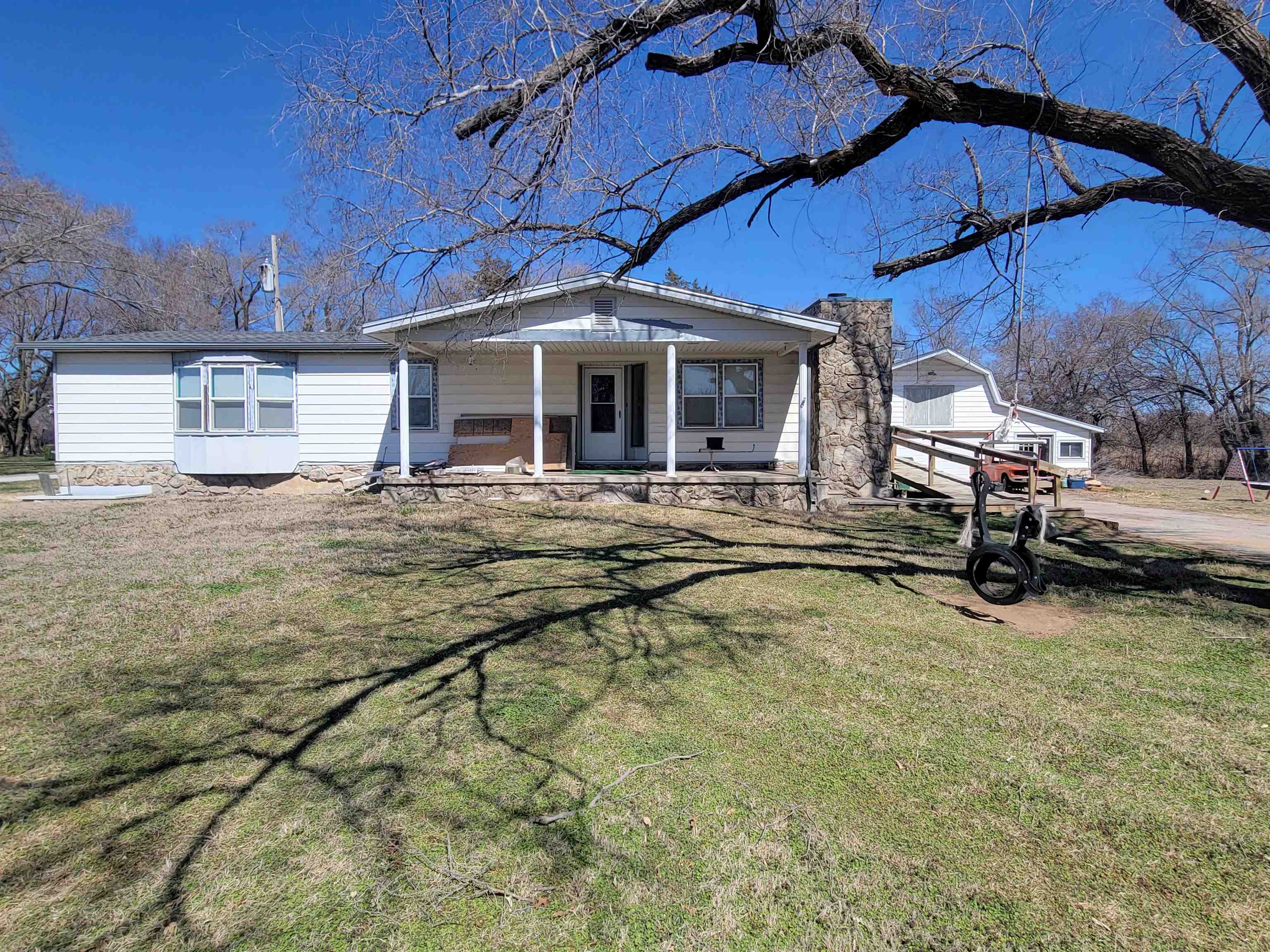Photo of 8020 W 47th St S in Clearwater, KS