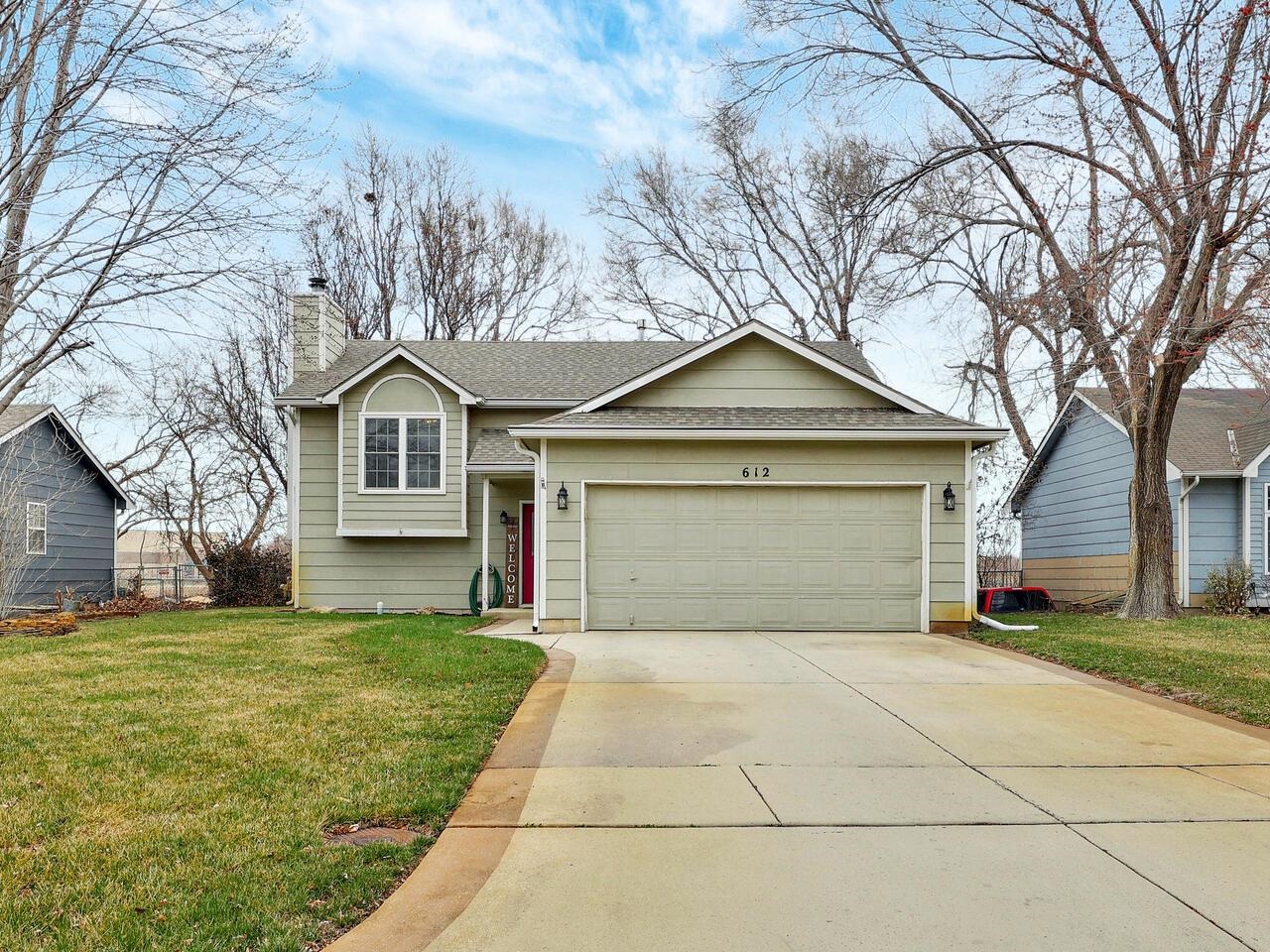 Photo of 612 Deerfield Cir in Valley Center, KS