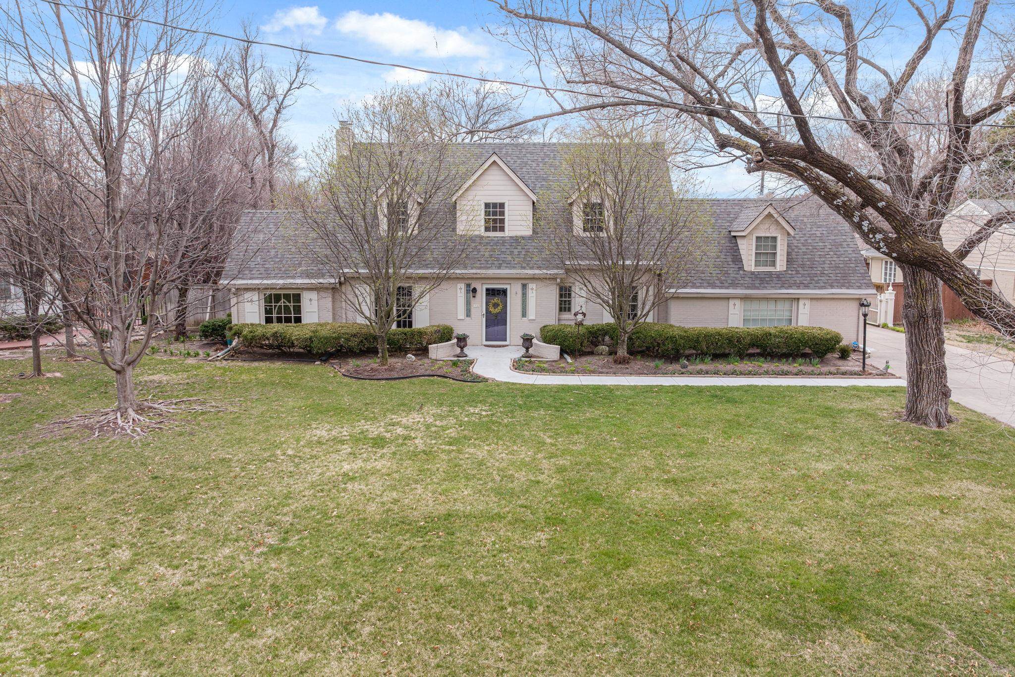 Photo of 26 S Colonial Ct in Eastborough, KS