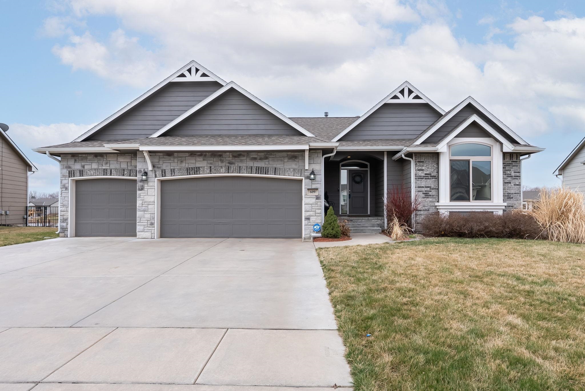 Photo of 609 N Jaax St in Wichita, KS