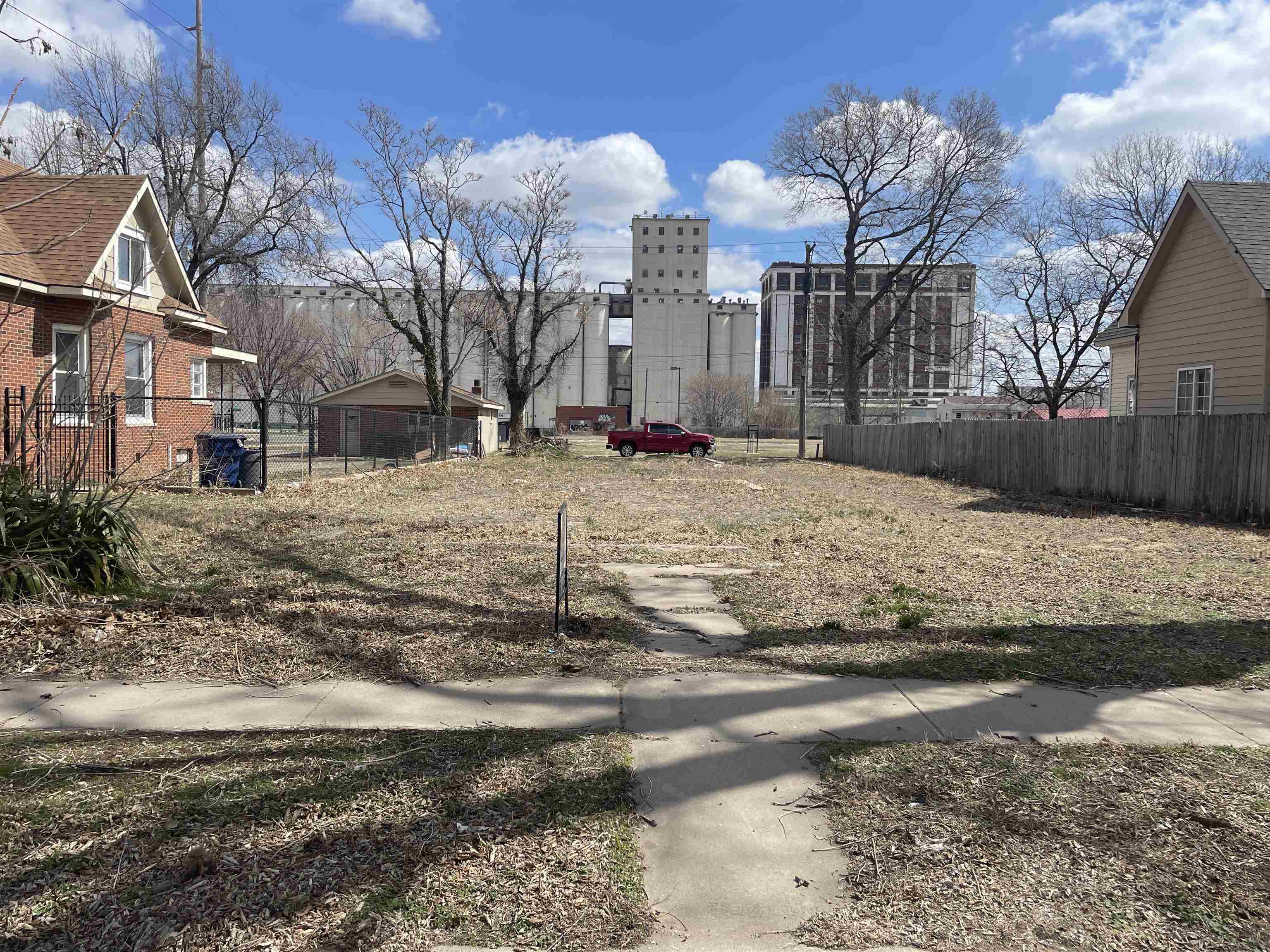 Photo of 1950 N Market St in Wichita, KS