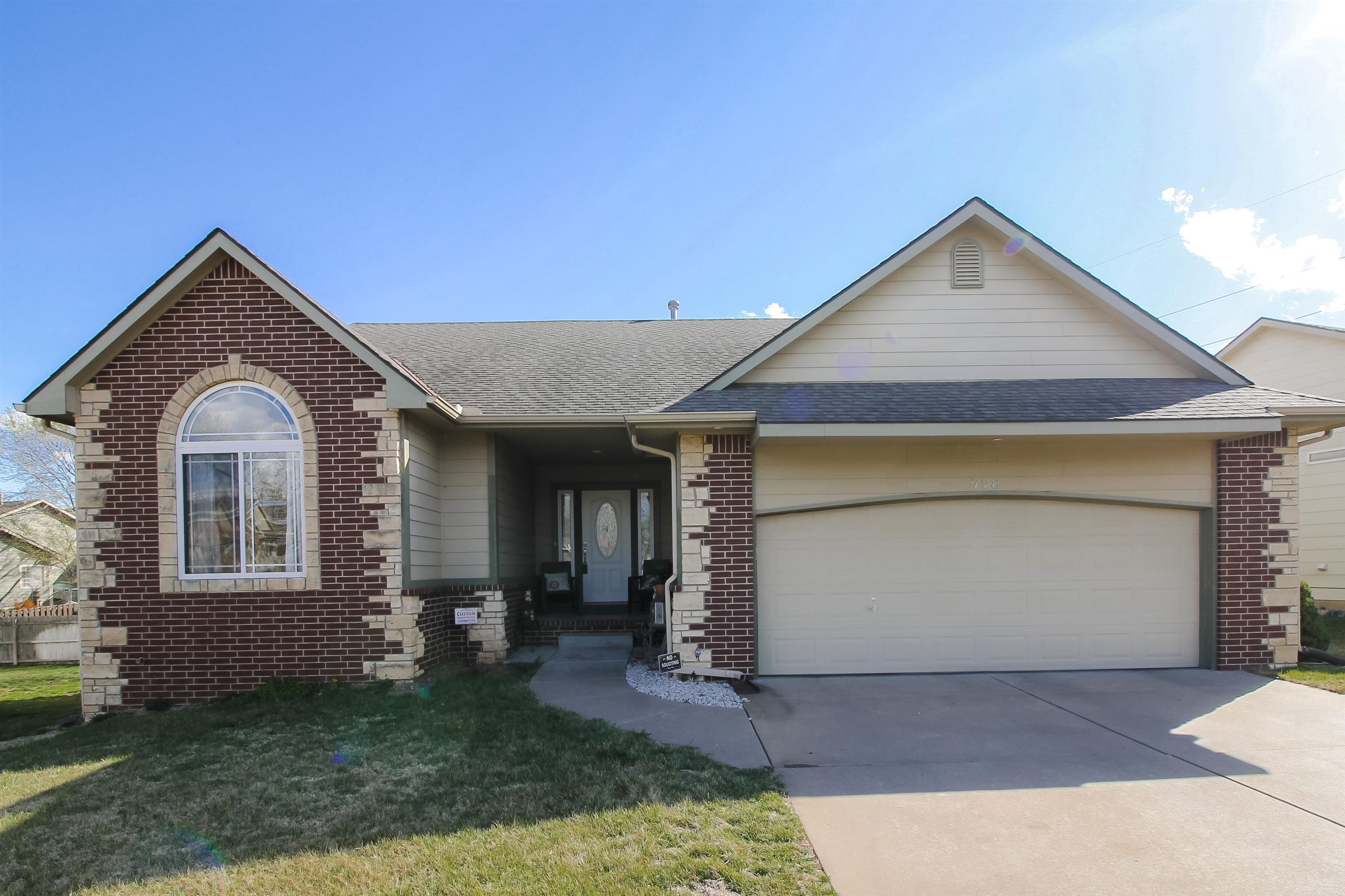 Photo of 728 N Timberleaf Cir in Derby, KS