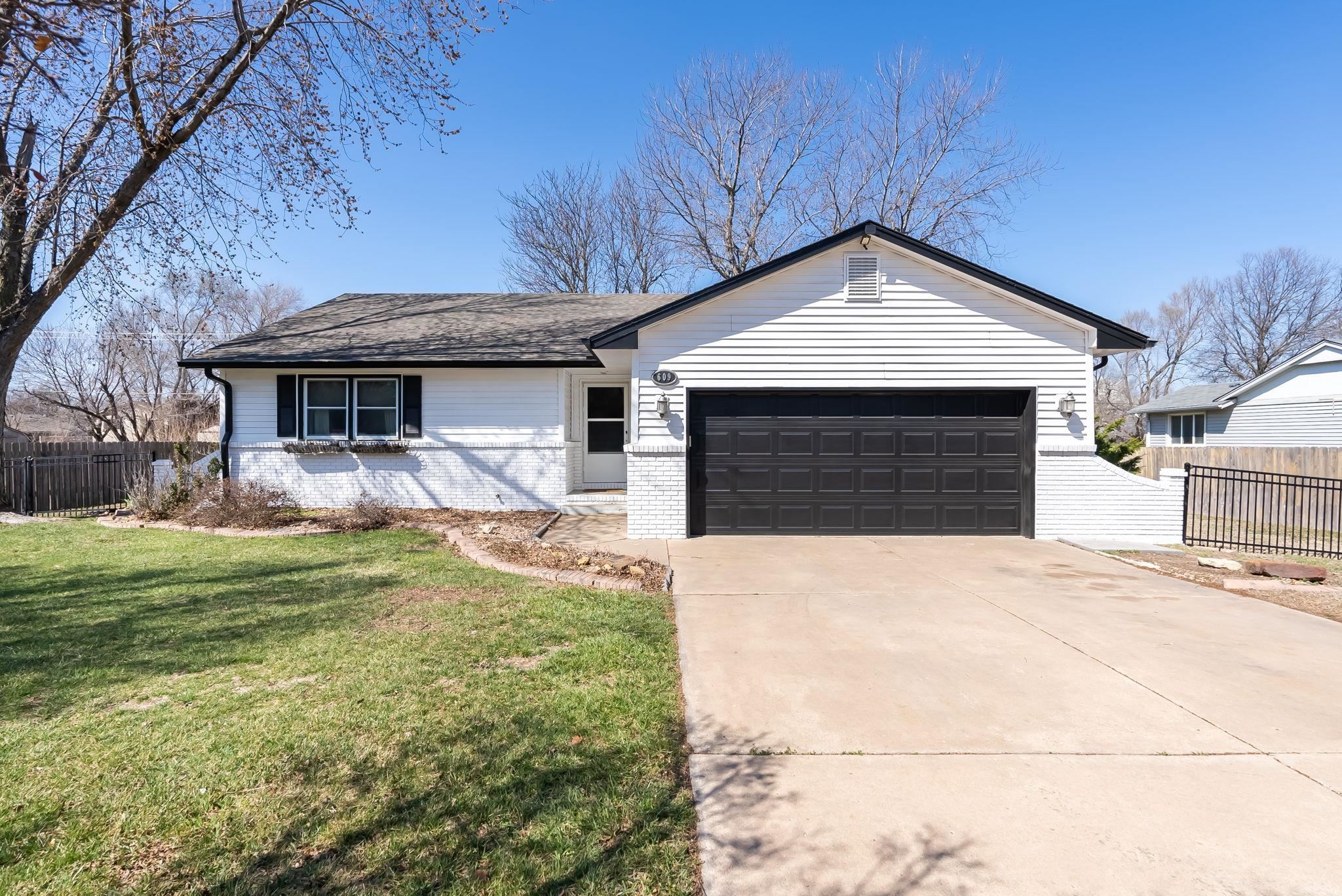 Photo of 609 N Main St in Rose Hill, KS