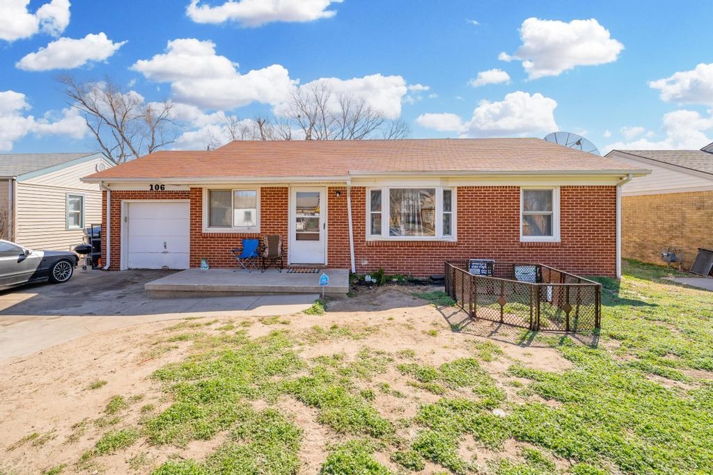 Photo of 106 S Ward Pky in Haysville, KS