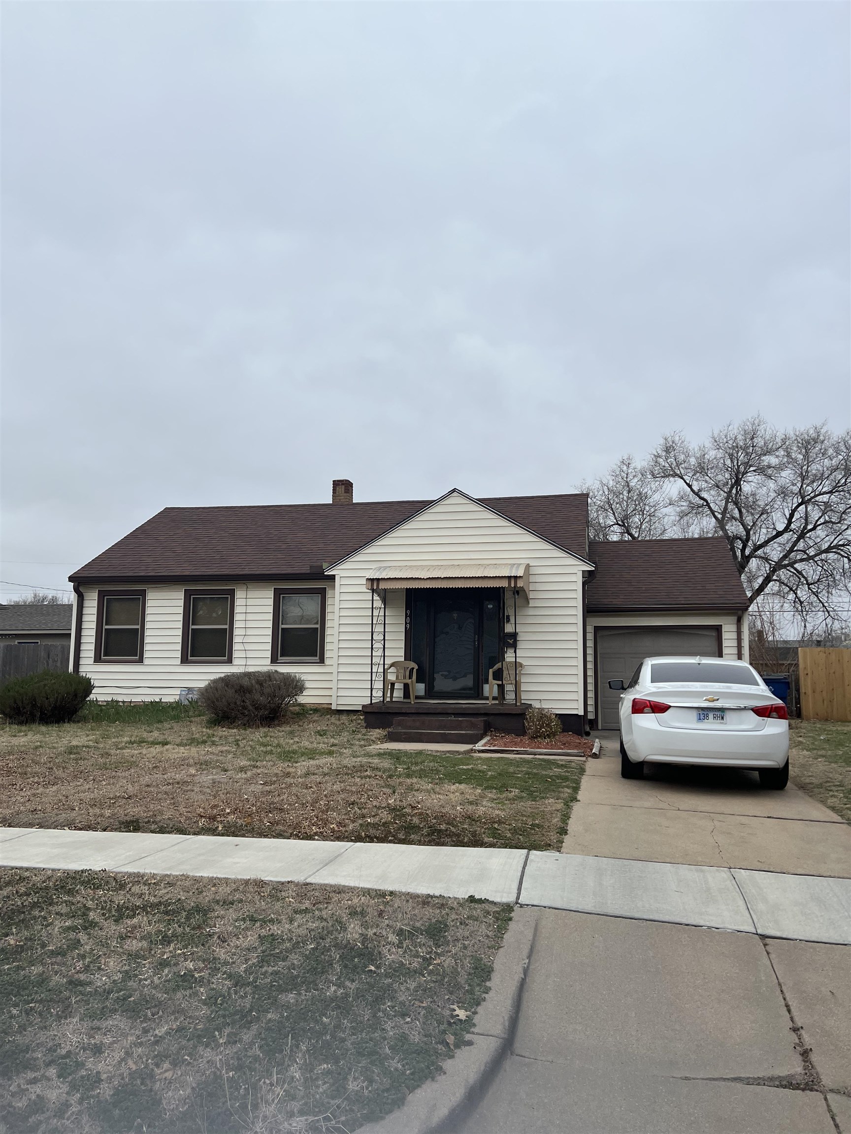 3 bedroom ranch home with main floor living room & family room, basement, and garage. Currently rent