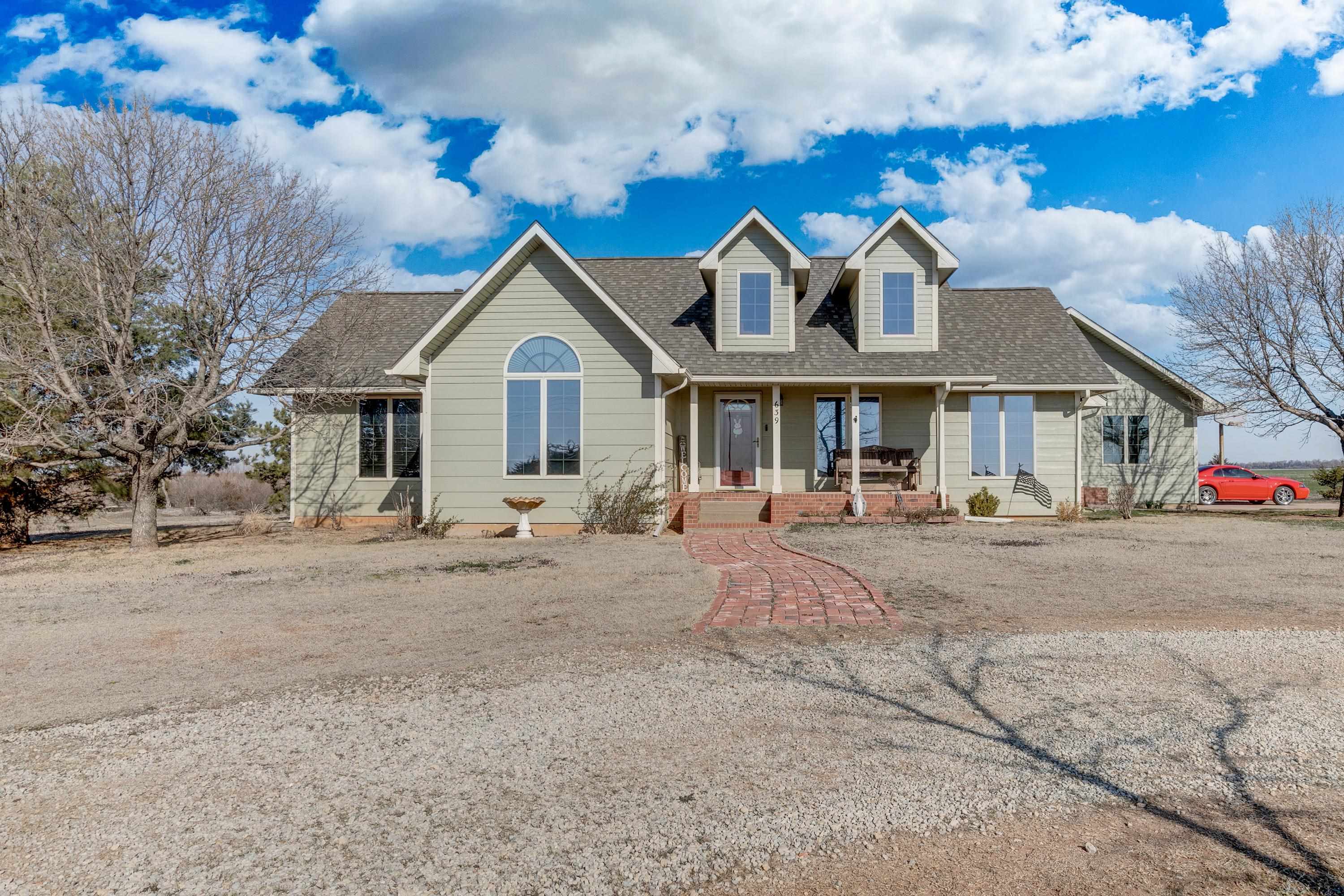 Photo of 639 N Bluff Rd in Conway Springs, KS