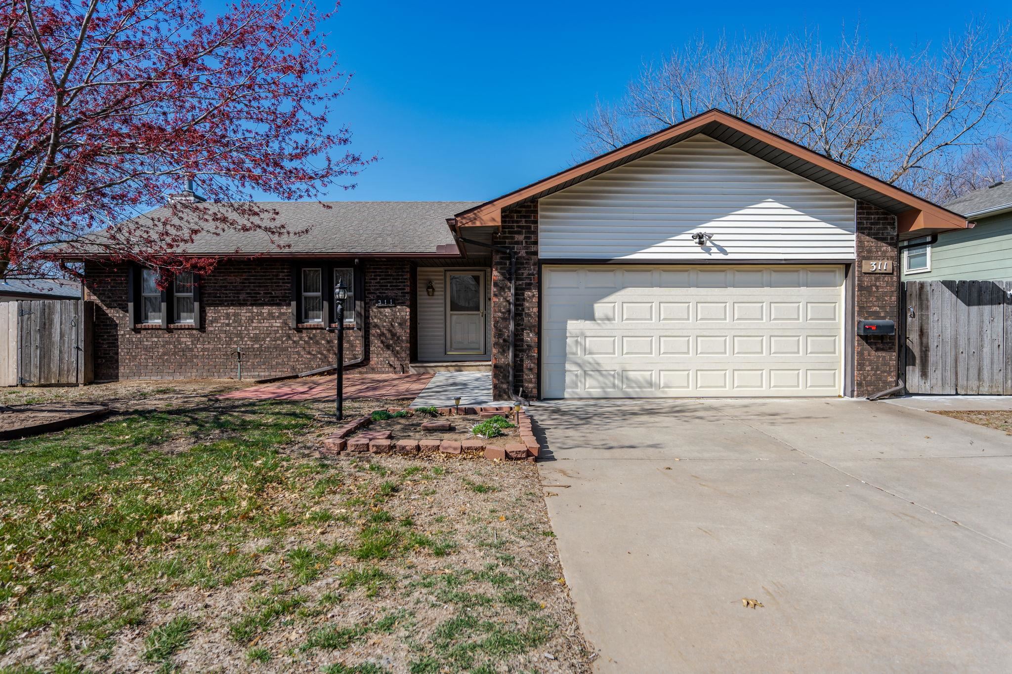 Photo of 311 E Valley View St in Derby, KS