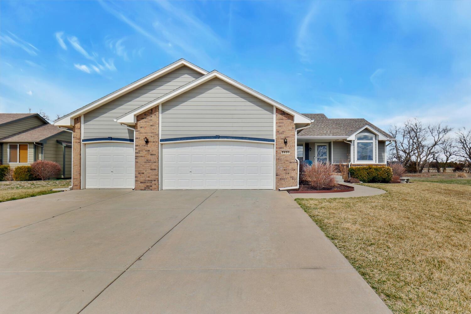 Photo of 2420 N Fieldstone in Andover, KS
