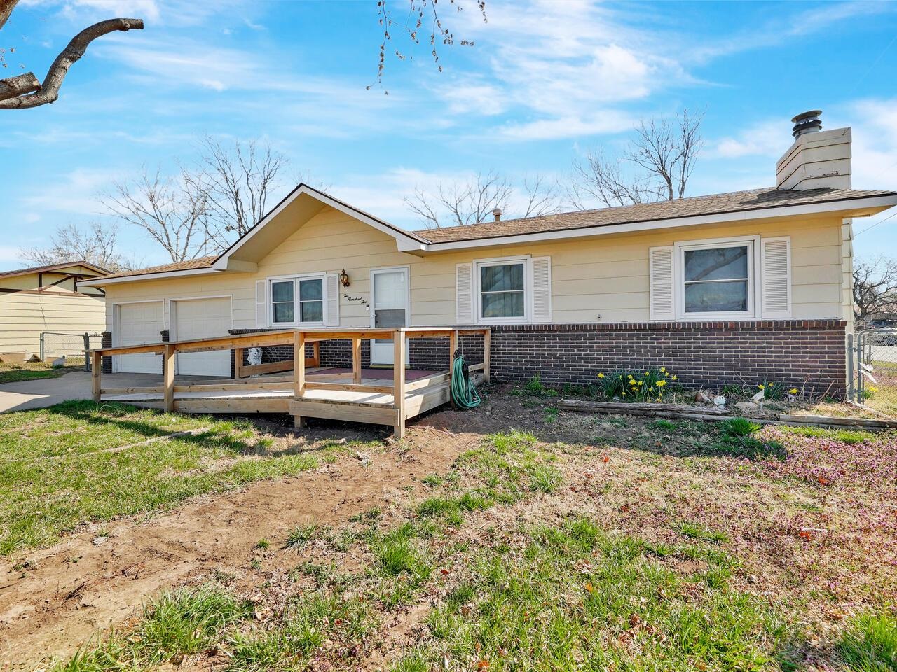 Photo of 202 N Delos Ave in Haysville, KS
