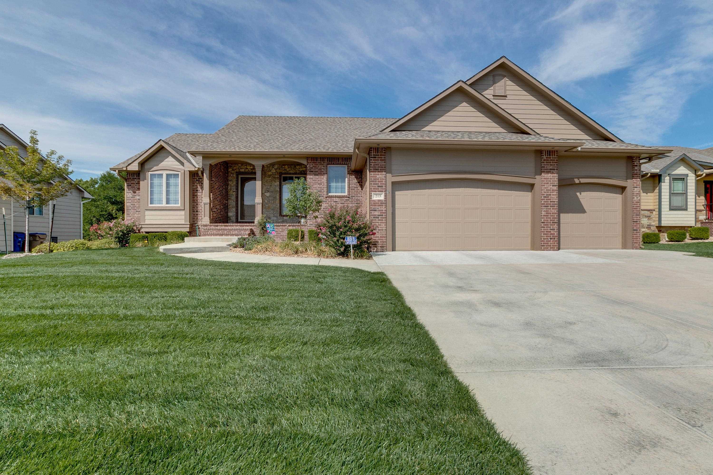 Photo of 213 N Fawnwood Ct in Wichita, KS