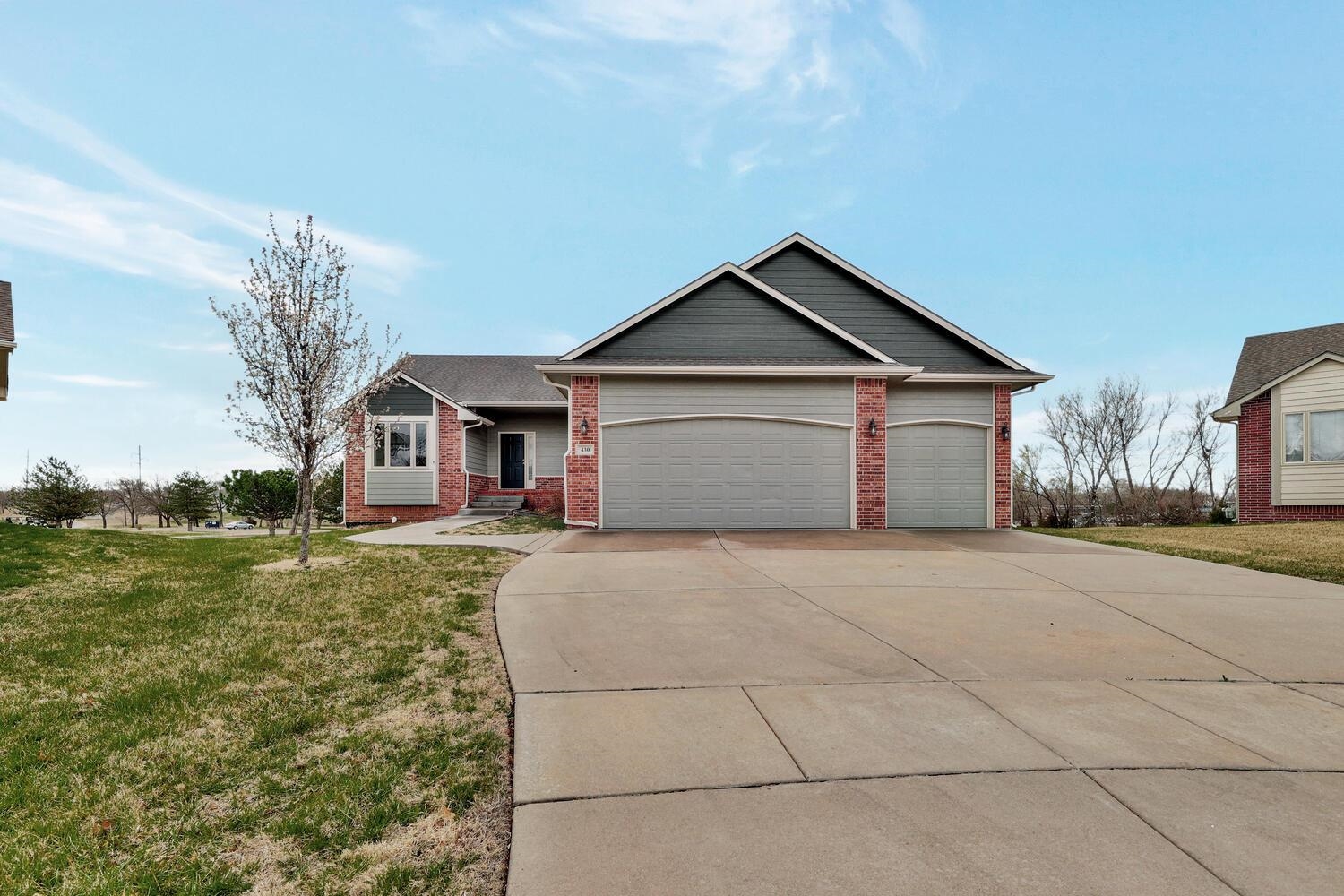 Photo of 430 S Quail Run Ct in Andover, KS