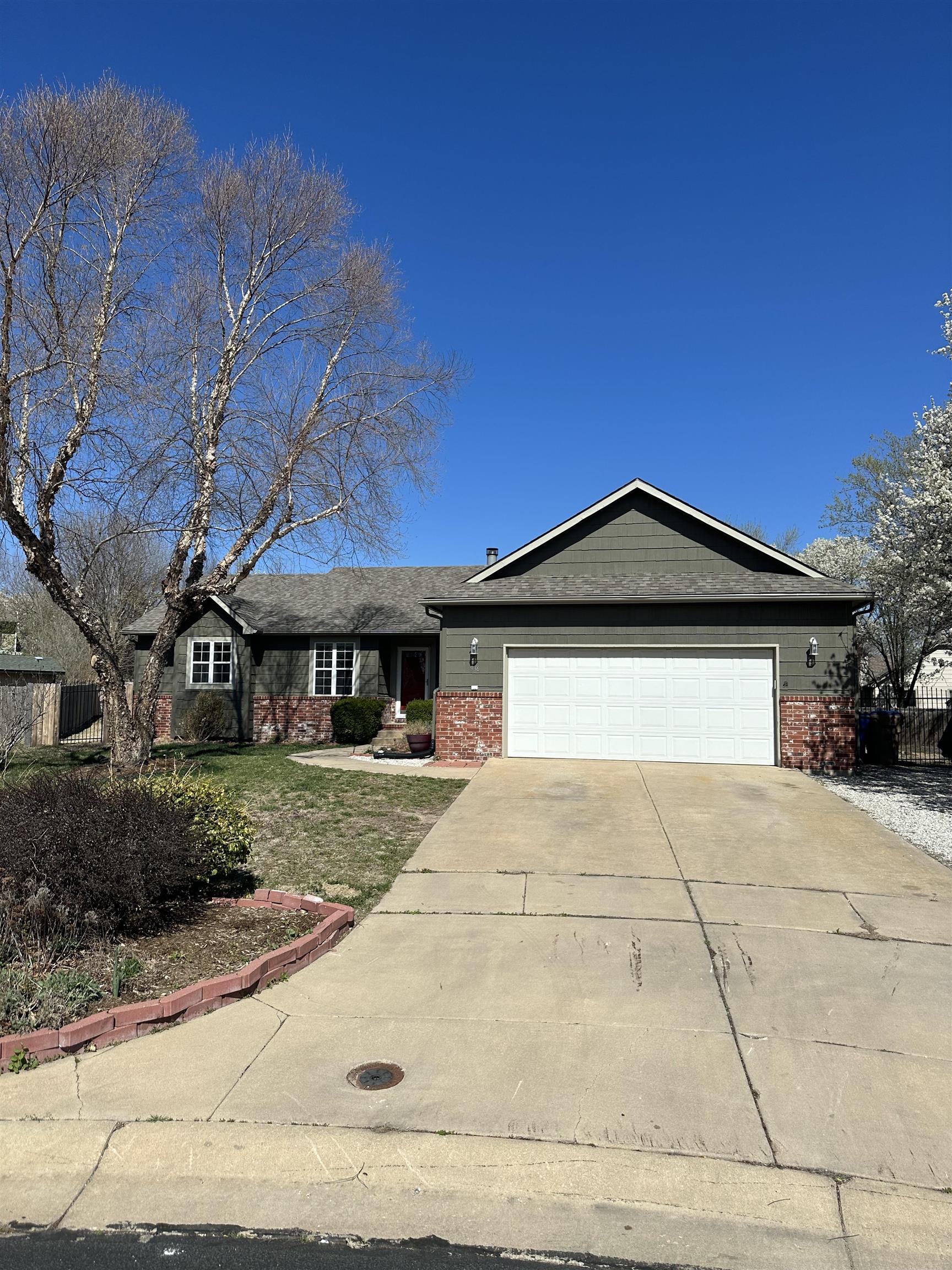 936 W Maplewood Ct