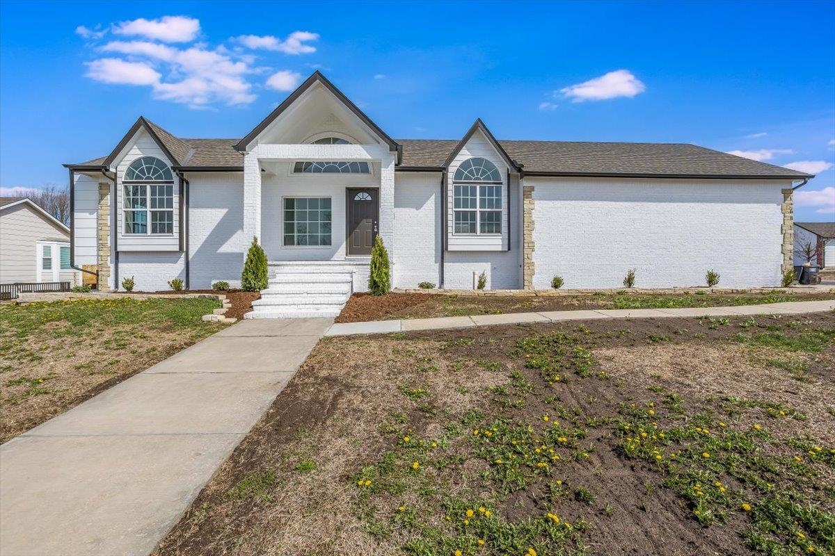 Photo of 618 E Hedgewood Ct in Andover, KS