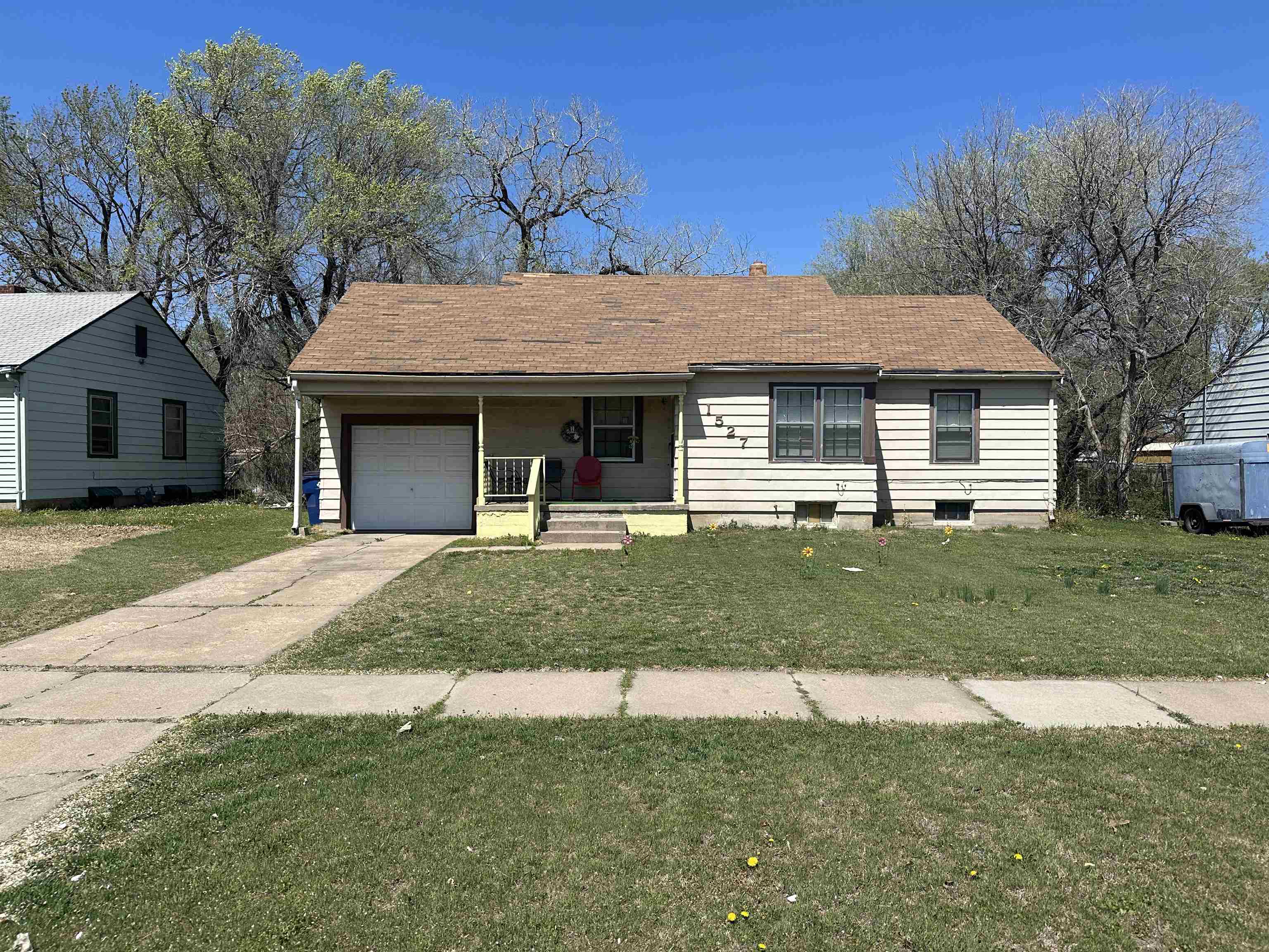 Photo of 1527 N Northeast Pky in Wichita, KS