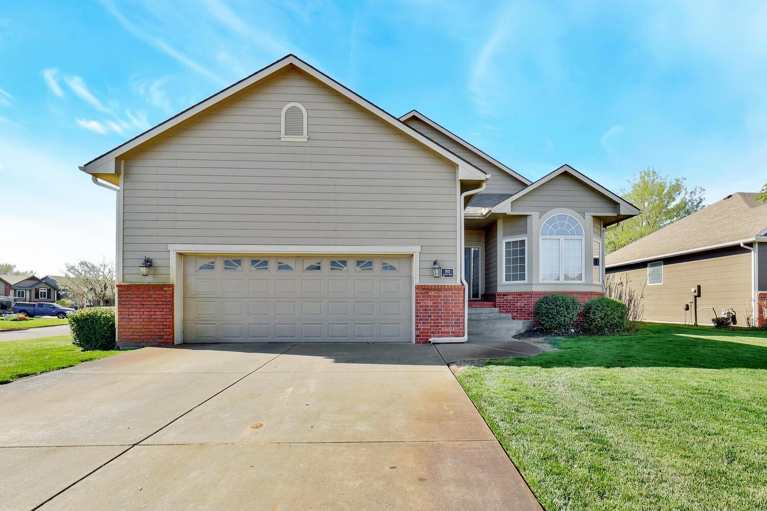 Photo of 901 W Willow Crk in Valley Center, KS