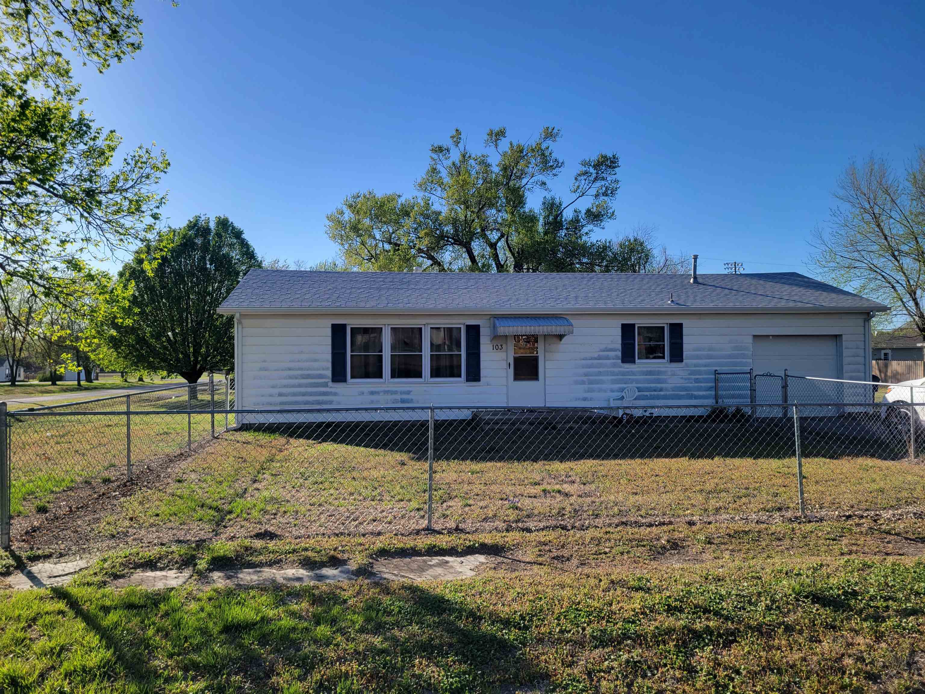 Photo of 103 N Walnut St in Dexter, KS