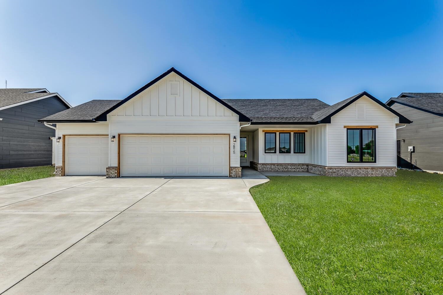 Photo of 2815 E Sunnyslope in Park City, KS
