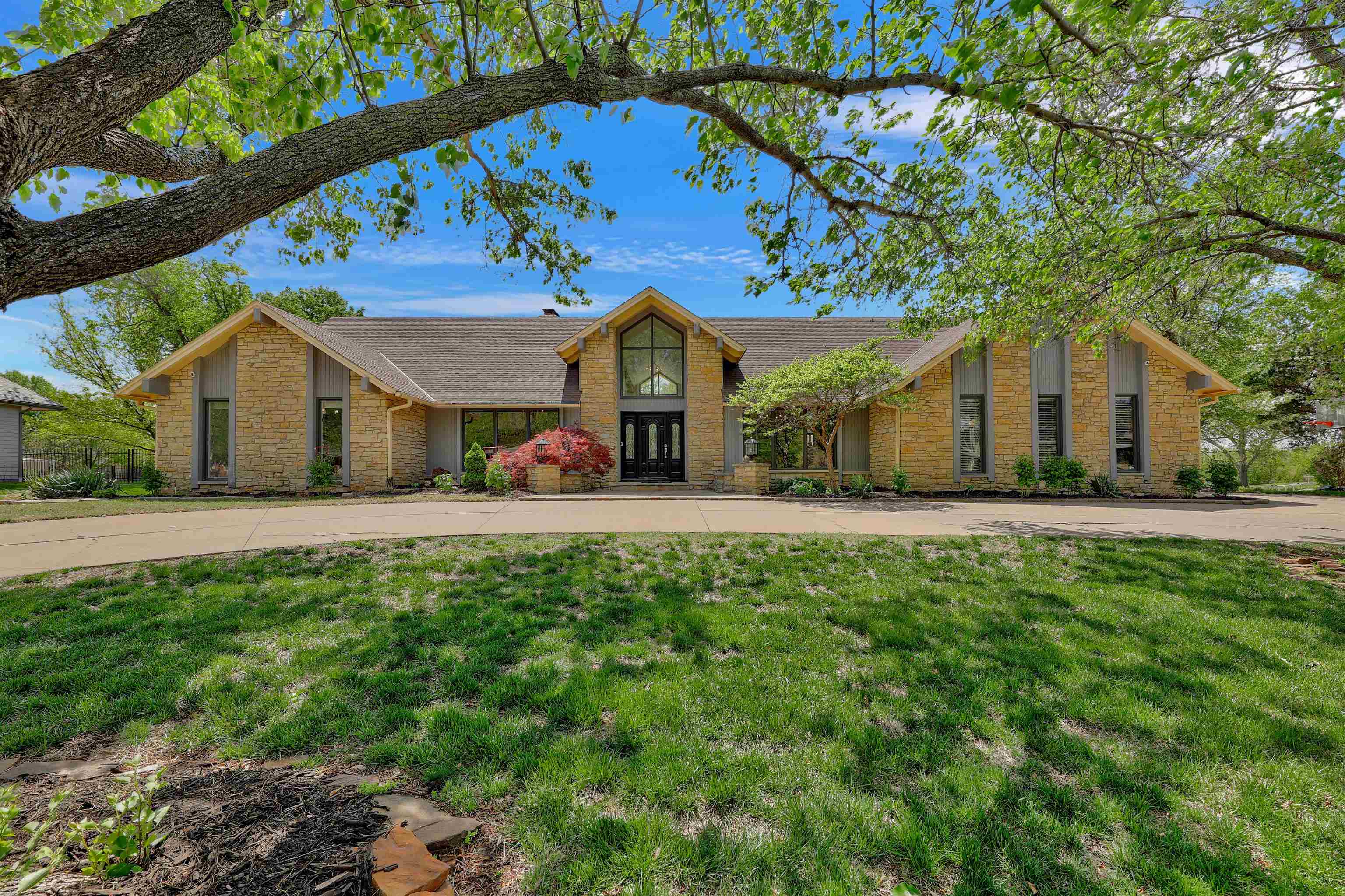 Photo of 14215 E Wentworth Ct in Wichita, KS