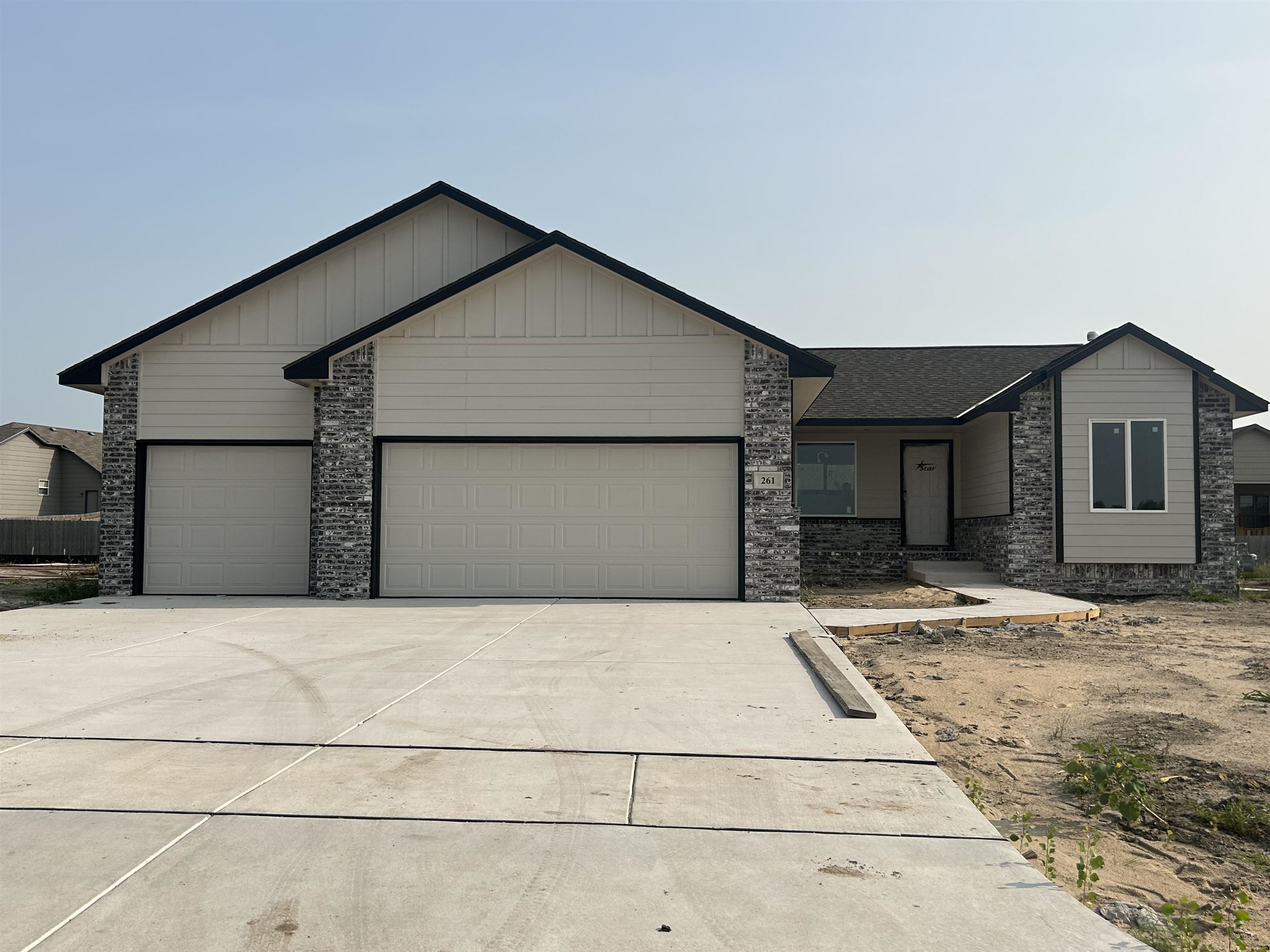 Photo of 261 W Dusk Dr in Rose Hill, KS