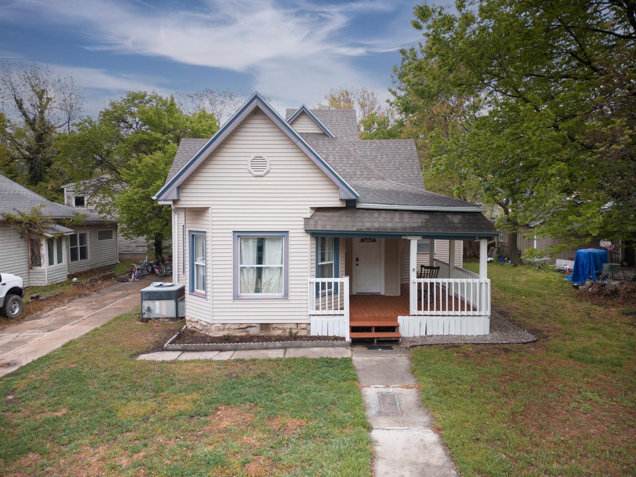Photo of 1226 E 8th Ave in Winfield, KS